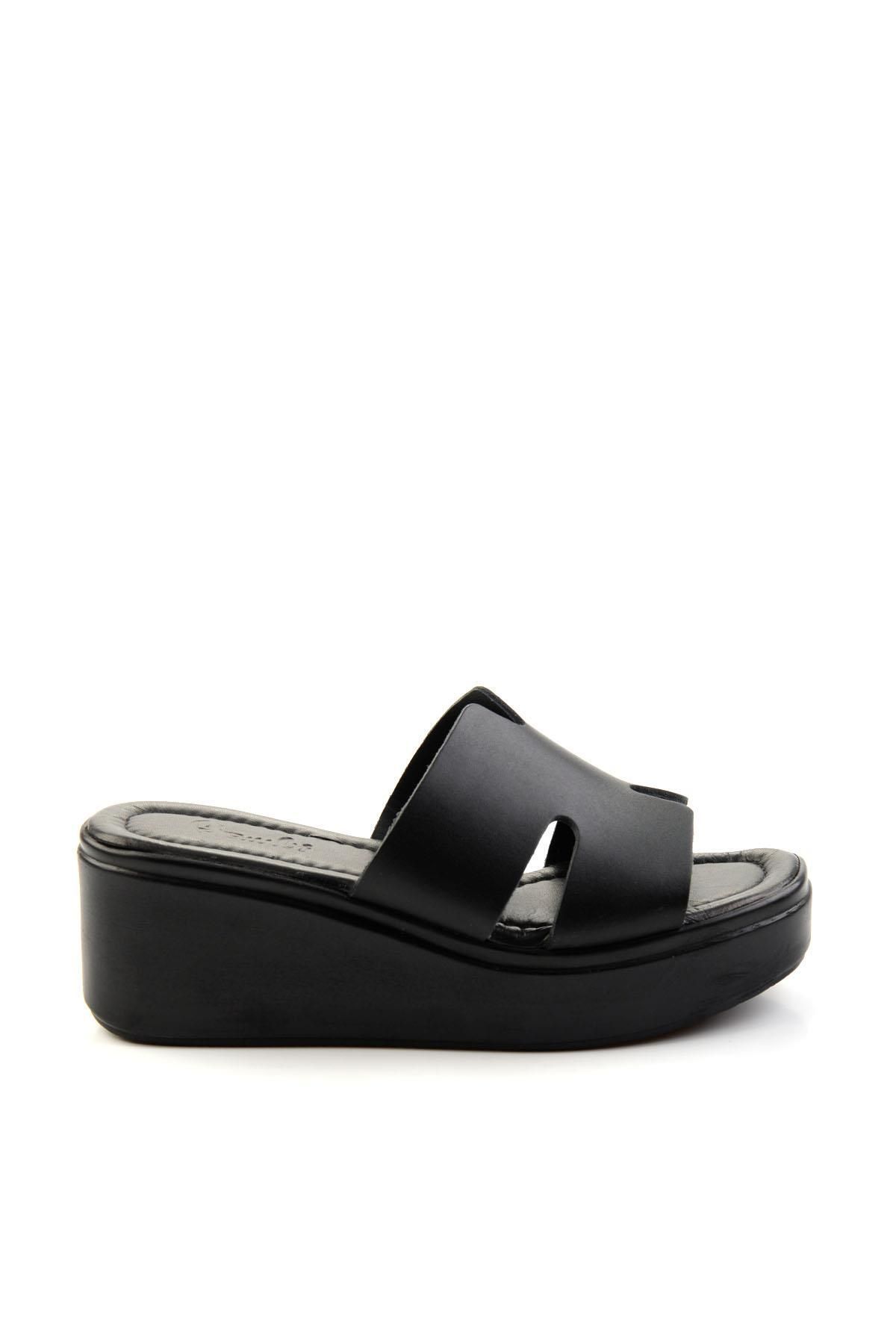 Bambi Siyah Leather Kadın Terlik K04628100003
