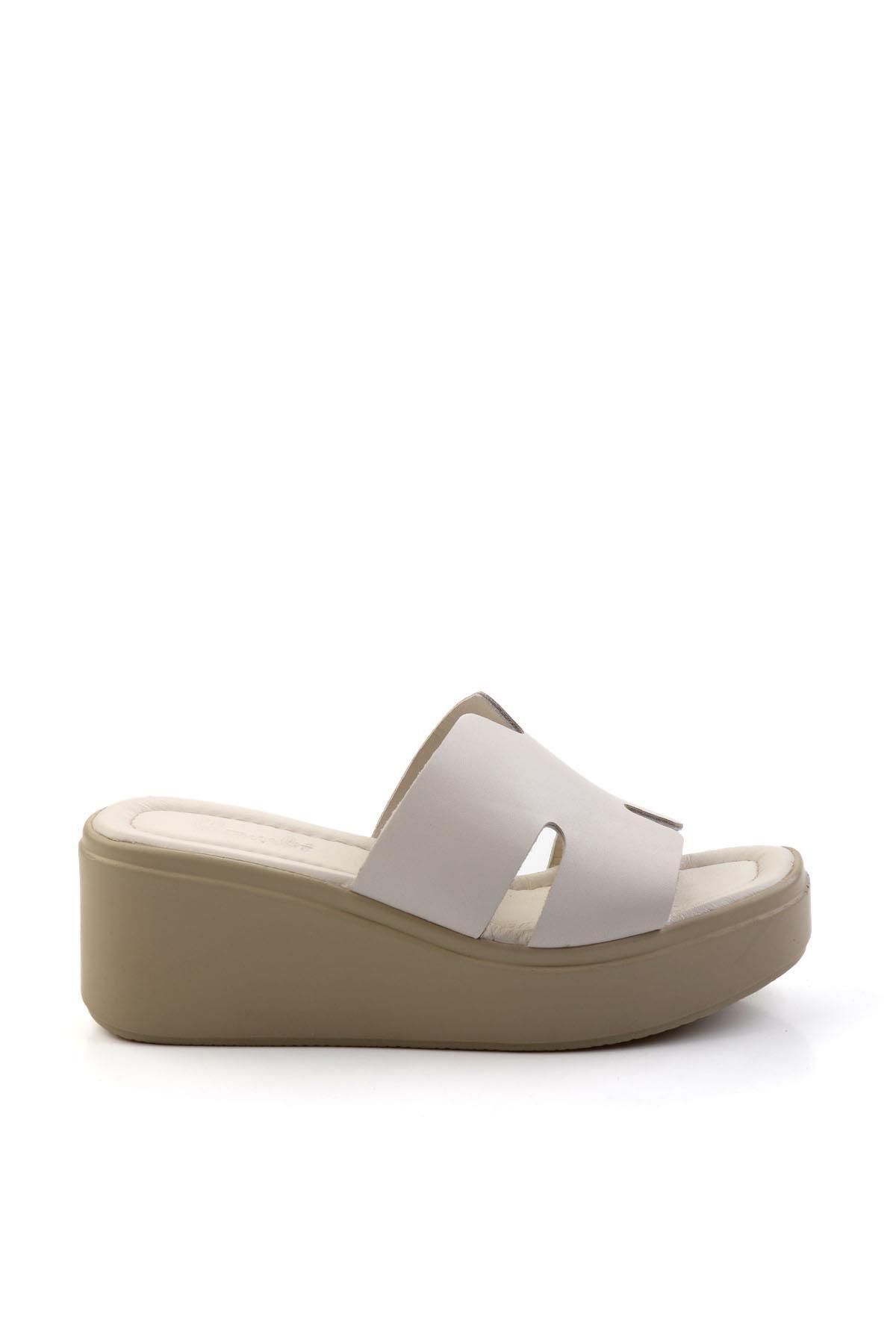 Bambi Bej Leather Kadın Terlik K04628100003