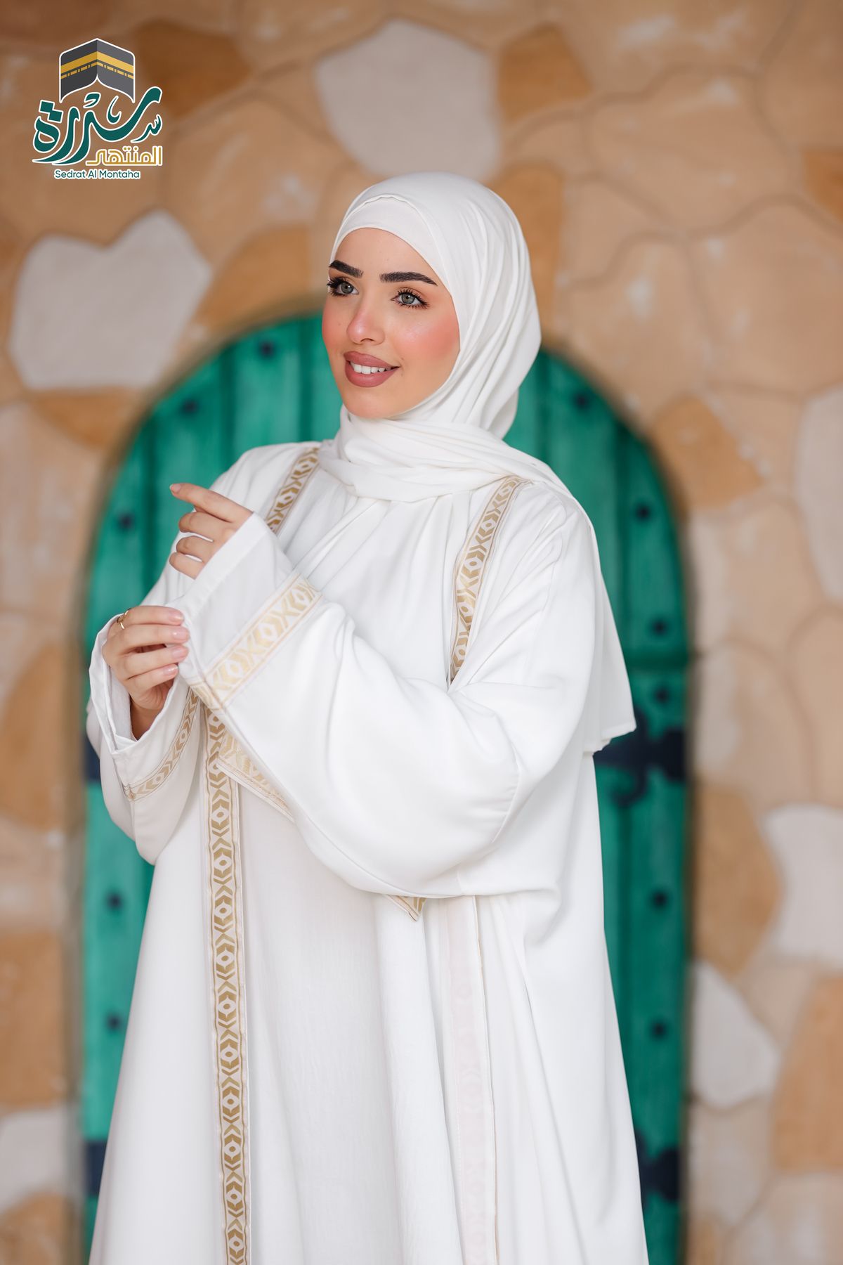NON-Luxurious Saudi crepe abaya with a distinctive Kaaba pattern, with a free scarf and scarf. 5