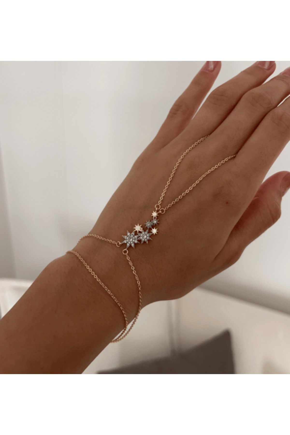 MOİRA Siyah Taşlı Yıldız Model Şahmeran