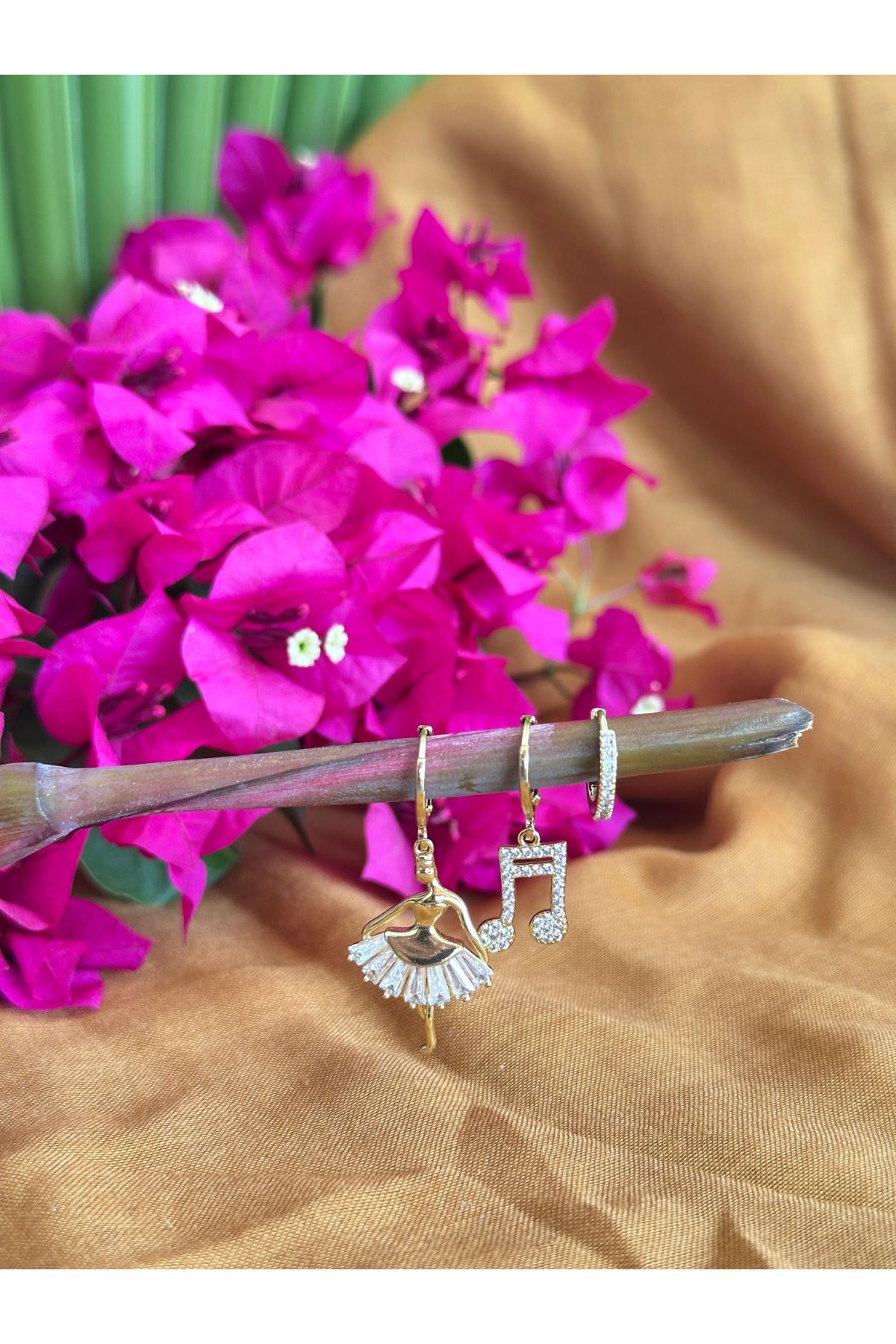 S ATELIER 14 K Altın Kaplama Üçlü Balerin Küpe