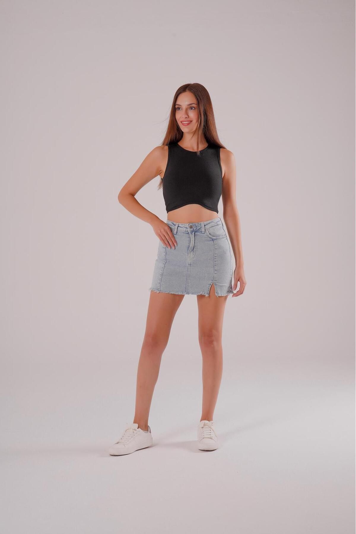 ASEDERA SİYAH GÖBEK DEKOLTELİ CROP