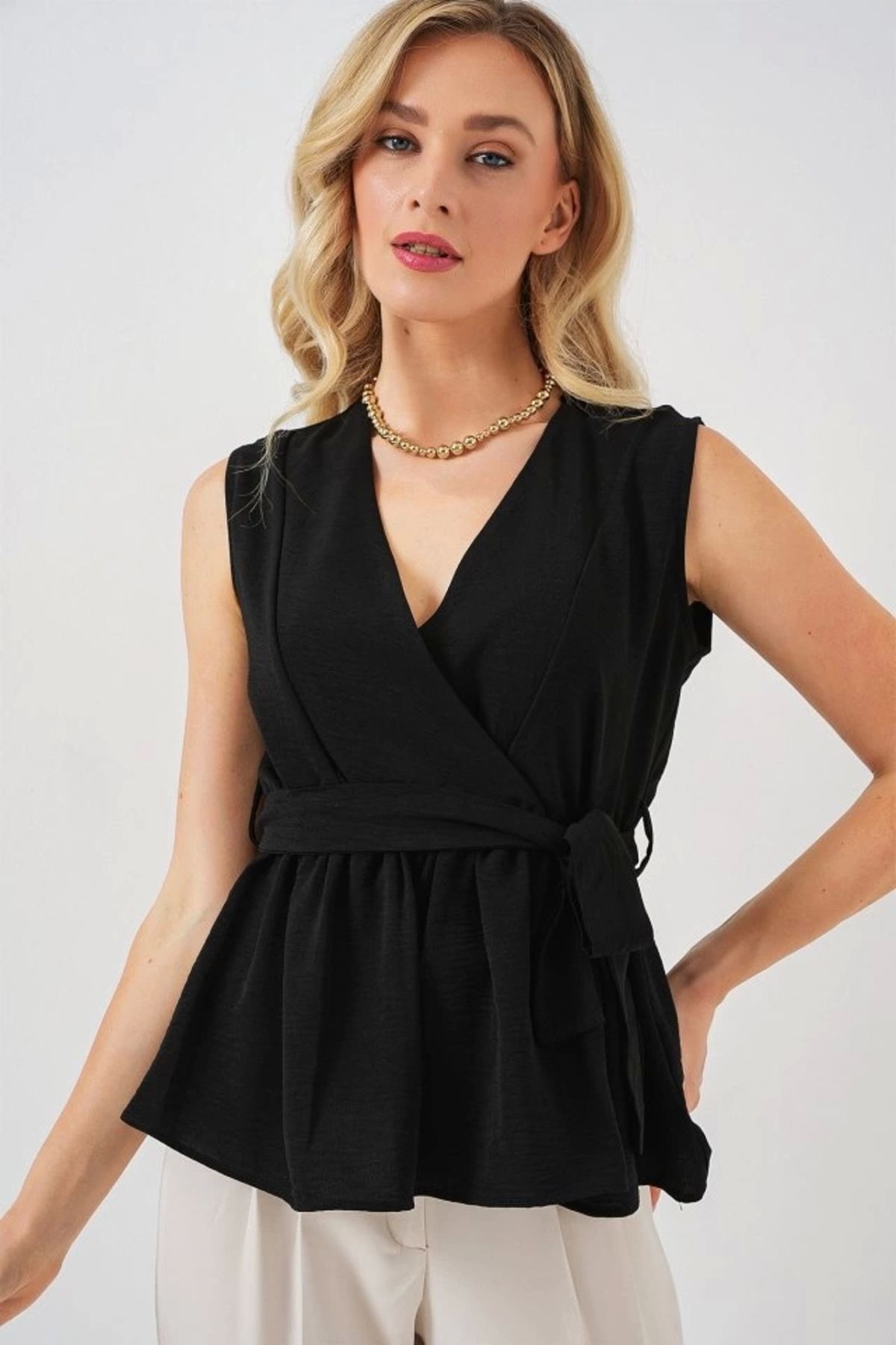 Butik Kruvaze Yaka Kolsuz Bluz 966 - Siyah