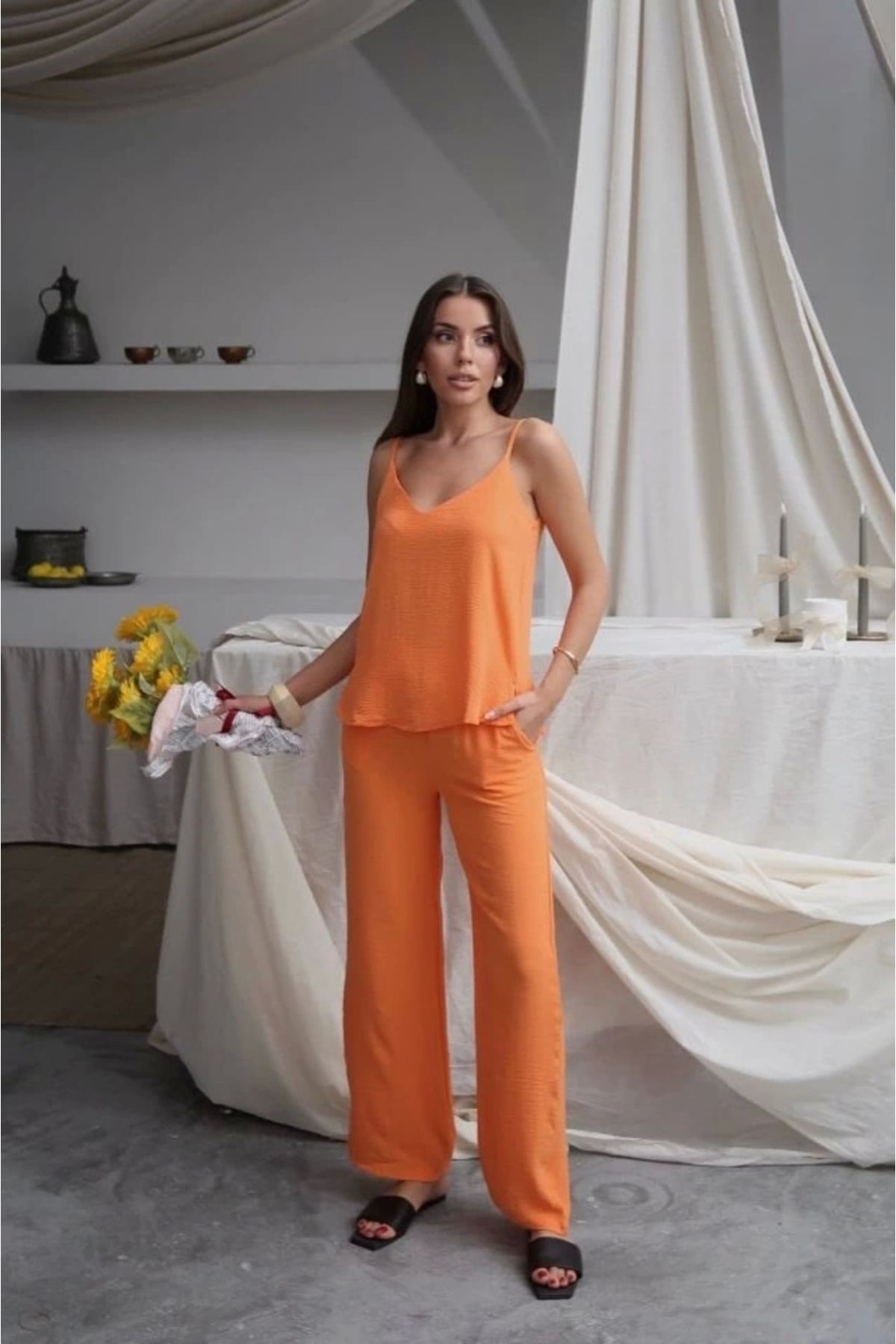 Butik Kadın Askılı Bluz Ve Bol Paça Pantolon Ikili Takım