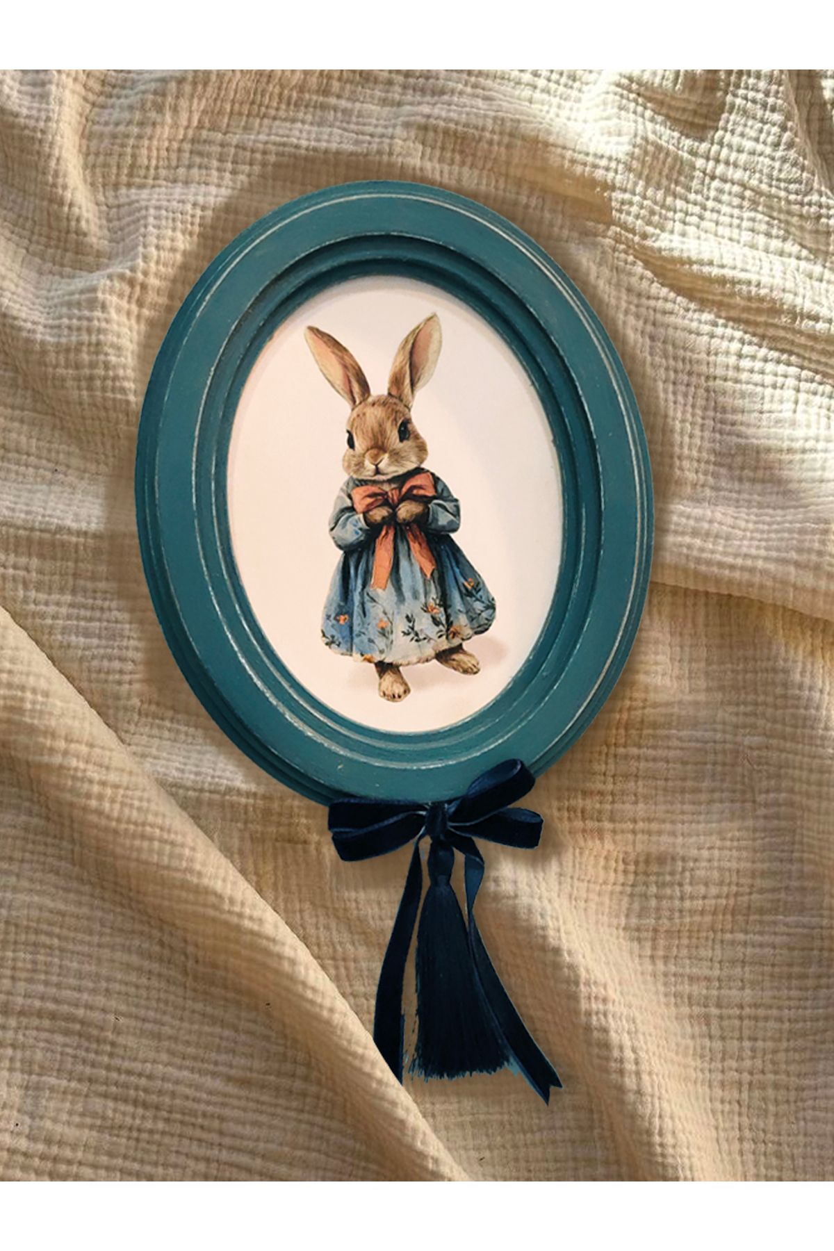Mia Creative Art Peter Rabbit Esintili El Yapımı Dekoratif Tavşan Tablosu - Mavi Kurdele Detaylı