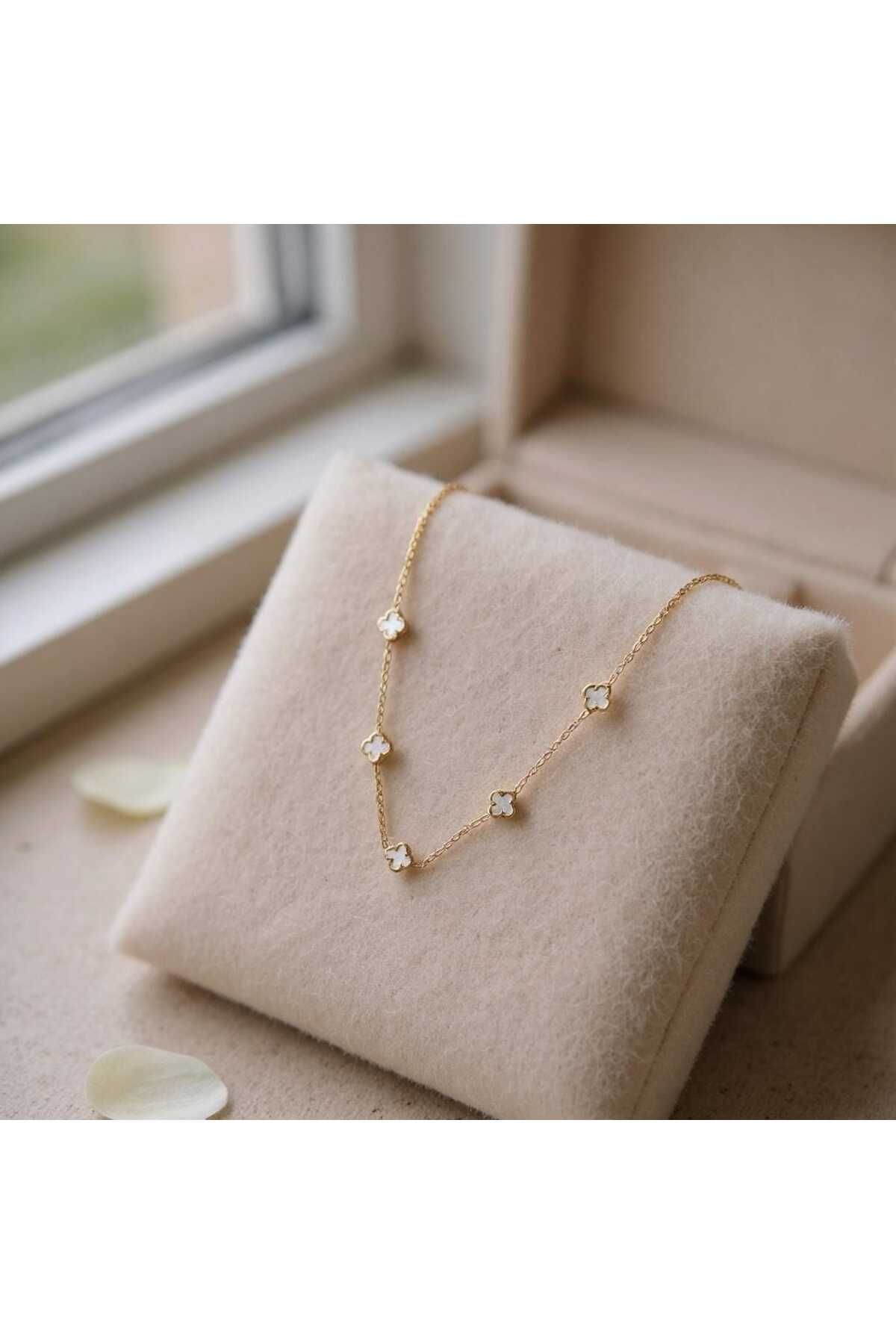 ekacsessories Altın Renkli Yonca Figürlü İnce Çelik Kolye