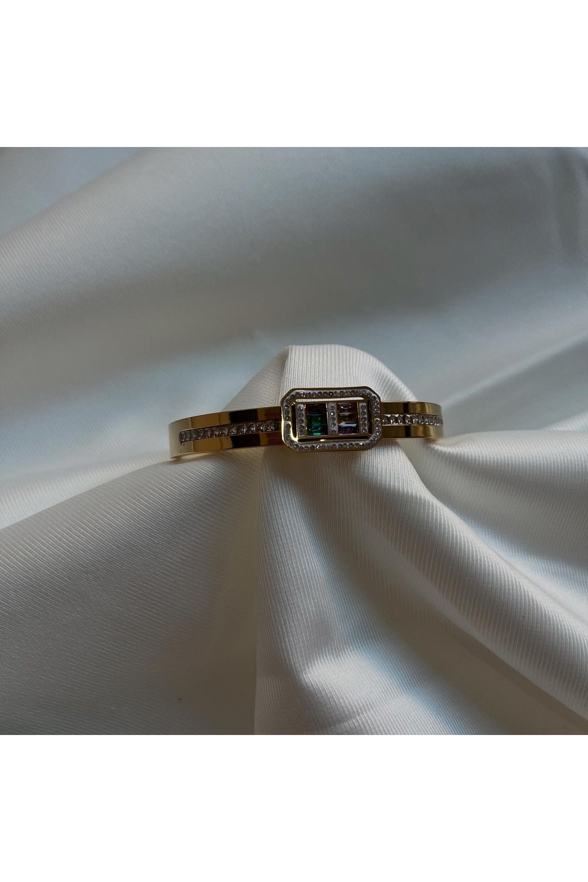 AKSESUARIM Gold Renk Zirkon Taşlı Paslanmaz Çelik Bileklik – Mira Belle Bijoux