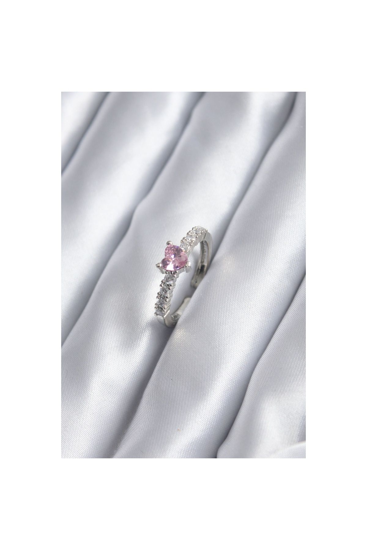 maarketim Gümüş Renk Zirkon Taşlı Pembe Kristal Kalp Model Kadın Yüzük