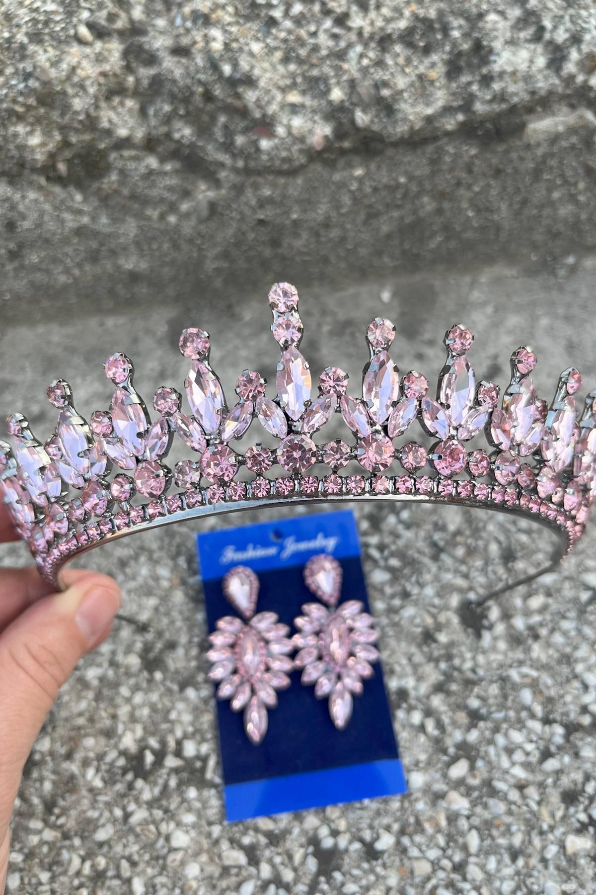 Hobigram İvanna Pembe Gelin Kına Tacı Özel Gün Aksesuar Kadın Taç Ve İnce Mekik Küpe Takımı