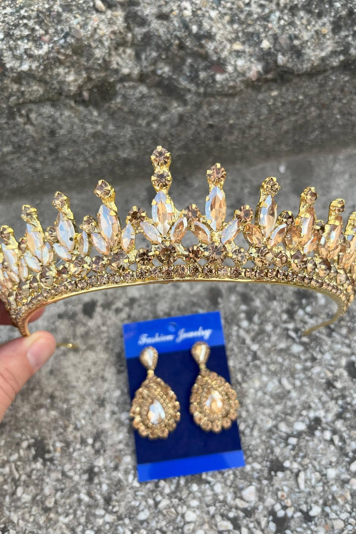 Hobigram İvanna Gold Gelin Kına Tacı Özel Gün Aksesuar Kadın Taç Ve Damla Mekik Küpe Takımı