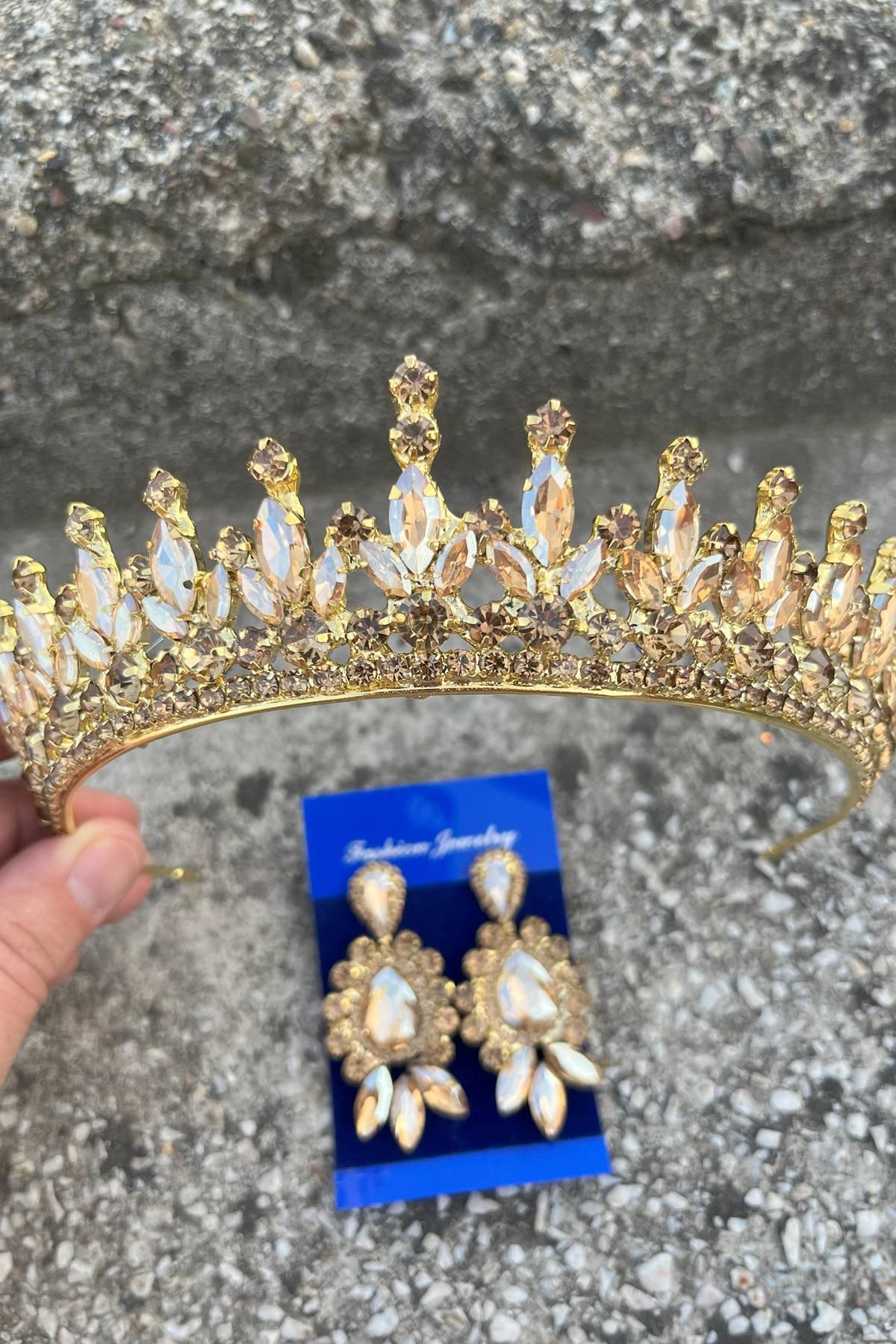 Hobigram İvanna Gold Gelin Kına Tacı Özel Gün Aksesuar Kadın Taç Ve Üç Mekik Küpe Takımı