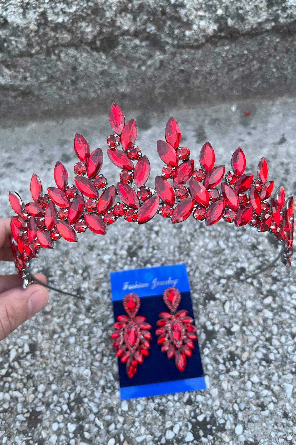 Hobigram Regina Kırmızı Gelin Kına Tacı Özel Gün Aksesuar Kadın Taç Ve İnce Mekik Küpe Takımı