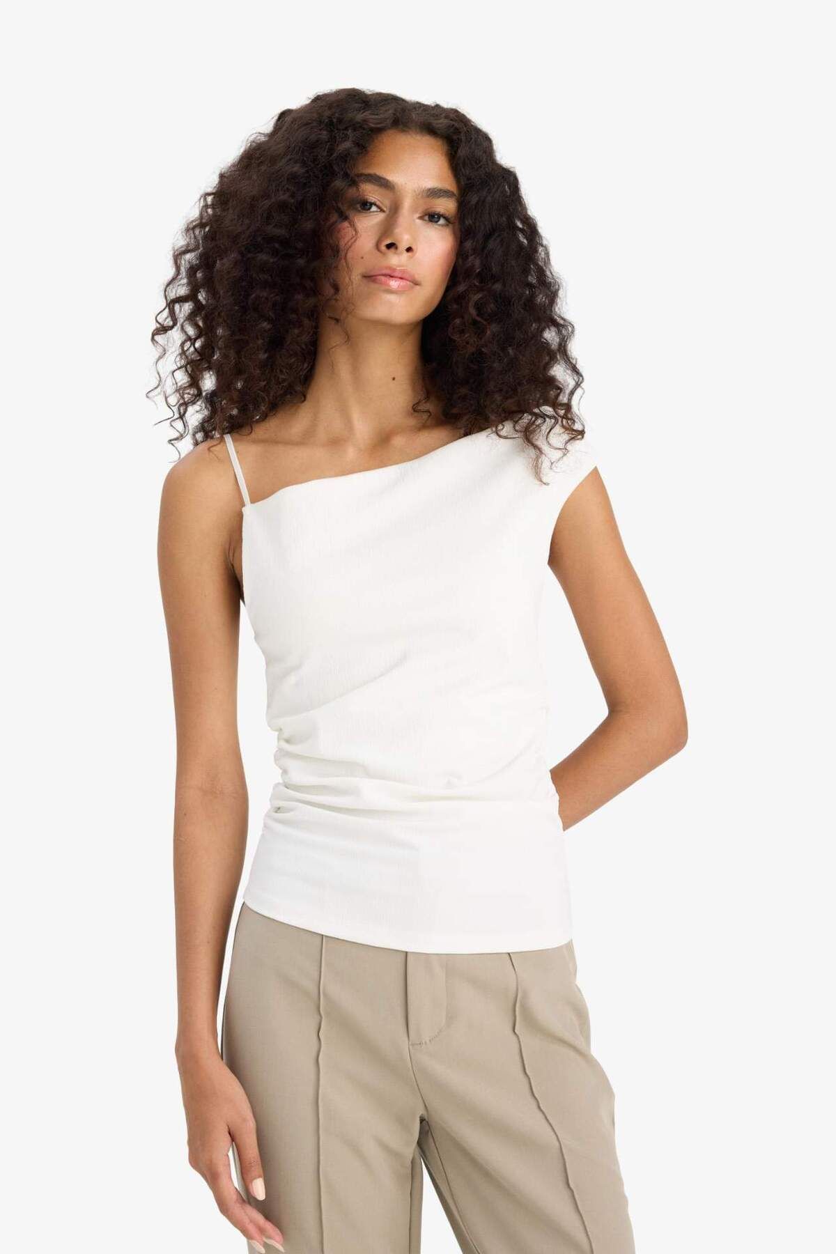 DeFacto-Asymmetrical Basic Plain One Shoulder Crepe Blouse F6274Ax25Sm 5