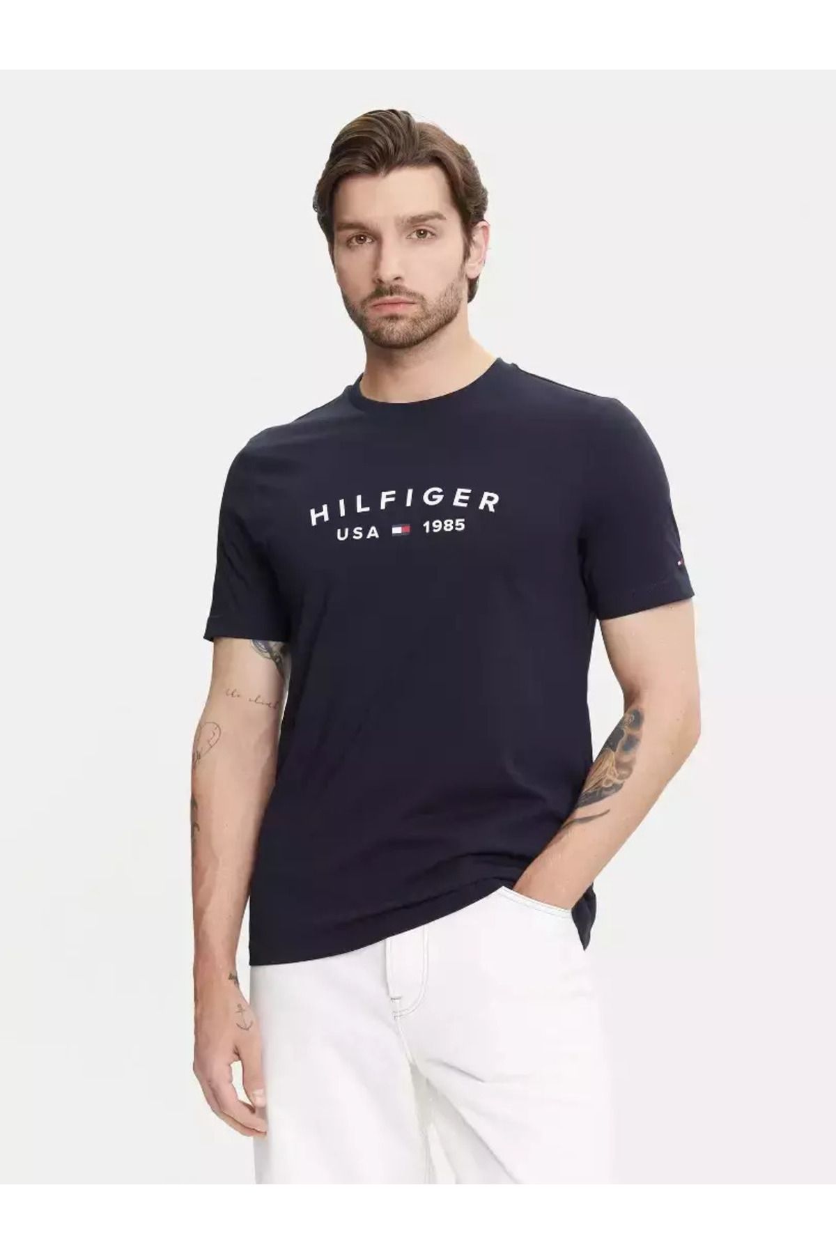 Tommy Hilfiger Erkek Kısa Kol Bisiklet Yaka Tommy Hilfiger Yazı Desen Slim Fit Lacivert T-Shirt MW0MW39356-DW5