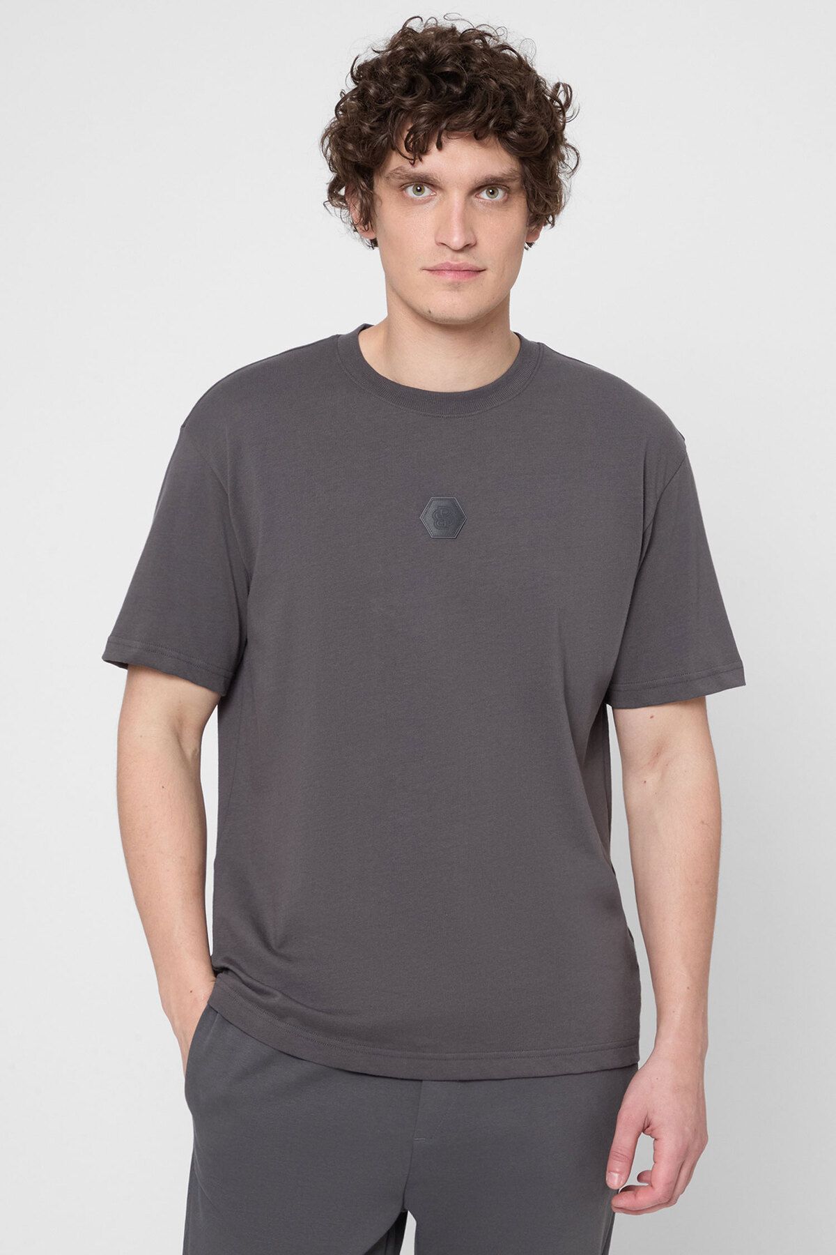 BOSS Erkek Rahat Kalıp %100 Pamuk Yuvarlak Yaka Kısa Kollu Gri T-Shirt 50544316-027