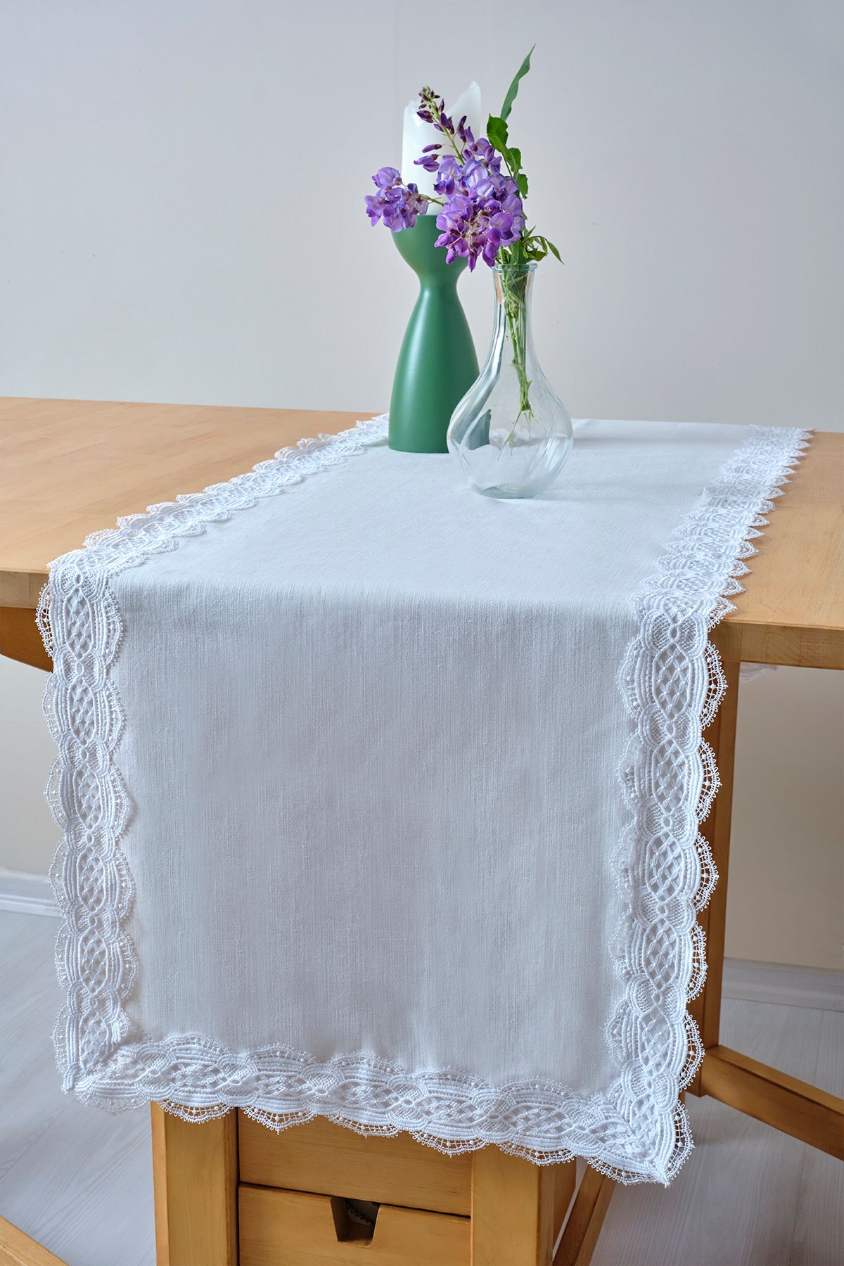 Elioure Dantelli Leke Tutmaz Runner, 40x140 cm, şık ve pratik ev dekoru seçeneği