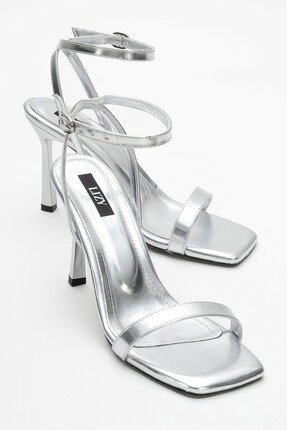 Lizy Shoes Gümüş Rugan İnce Topuklu Kadın Ayakkabı