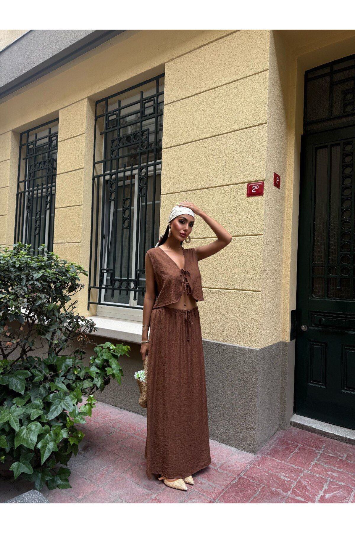 Dolcha Olive Breeze Kadın Kahverengi Bağcıklı Üst ve Etek Takım – Dokulu Kumaş