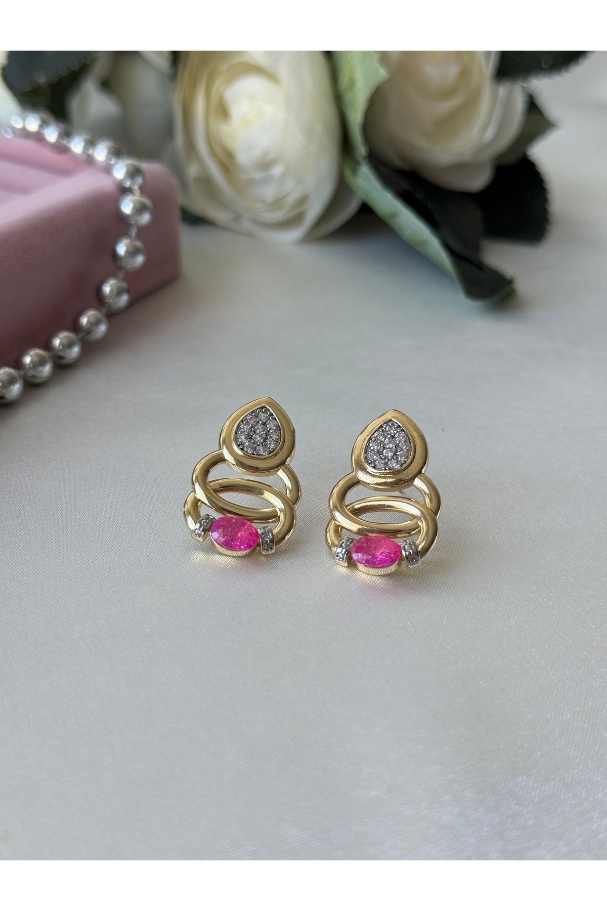 JEWELRY Özel Seri Altın Renkli Tasarım Marka Model Koyu Pembe Baget Zirkon Taşlı Rodyum Kaplama VIP Küpe