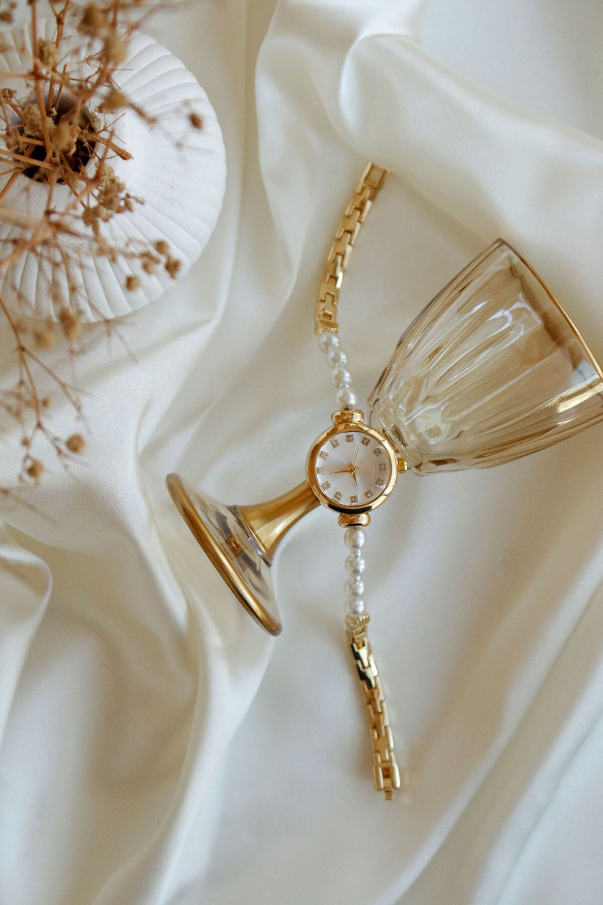 KOMBİNOLOJİ Pearl Gold Yuvarlak Metal İncili Kol Saati 14