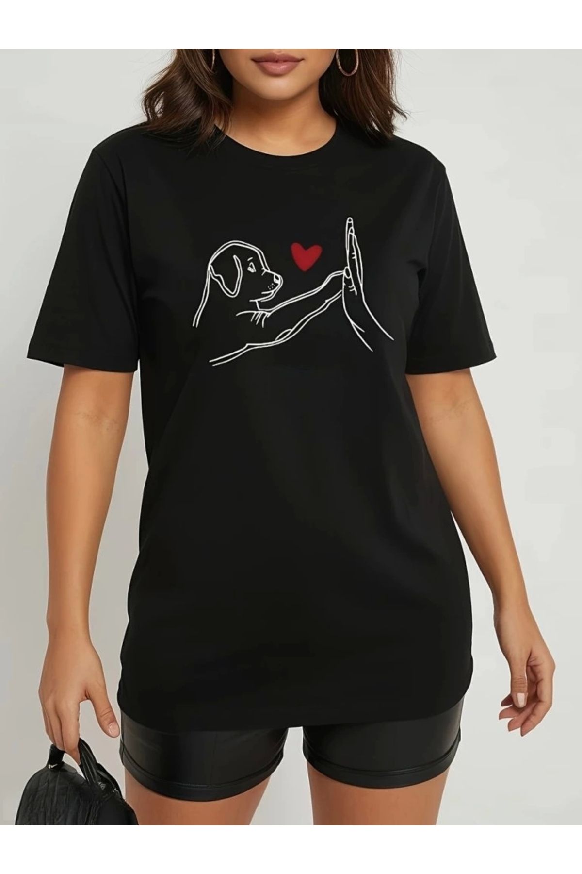 Butik Kadın Kısa Kollu Bisiklet Yaka Köpek Baskılı Viskon Bluz