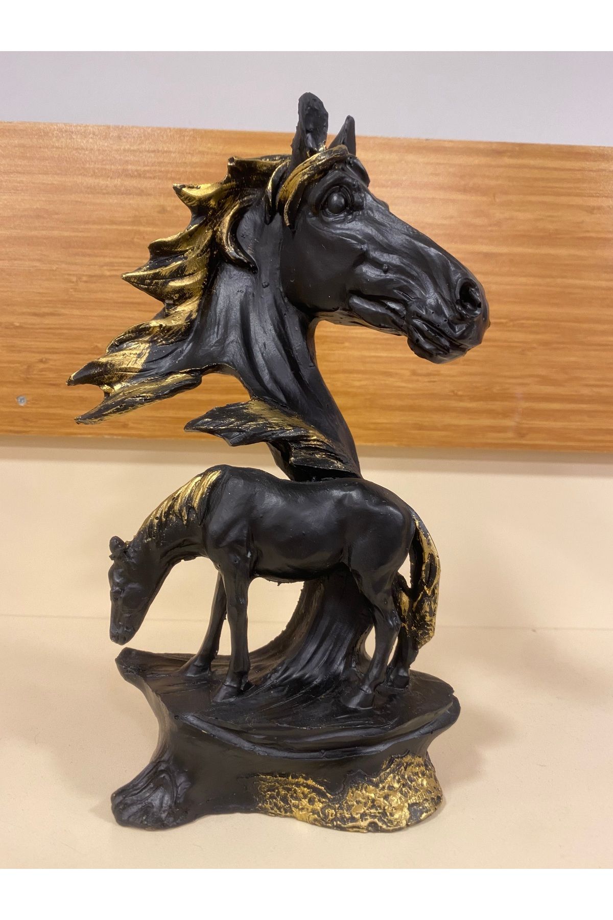 PLUS HOME DEKORATİF OBJE AT BAŞI YAVRULU SİYAH ESKİTME ALTIN BOY 30 CM