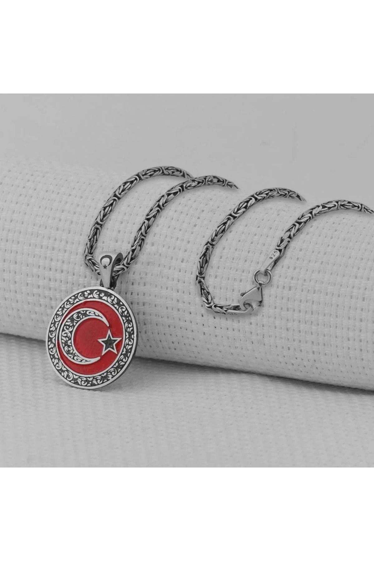 shop Gravur İşlemeliOrta Boy Ay Yıldız 925 Ayar Gümüş Erkek Kolye