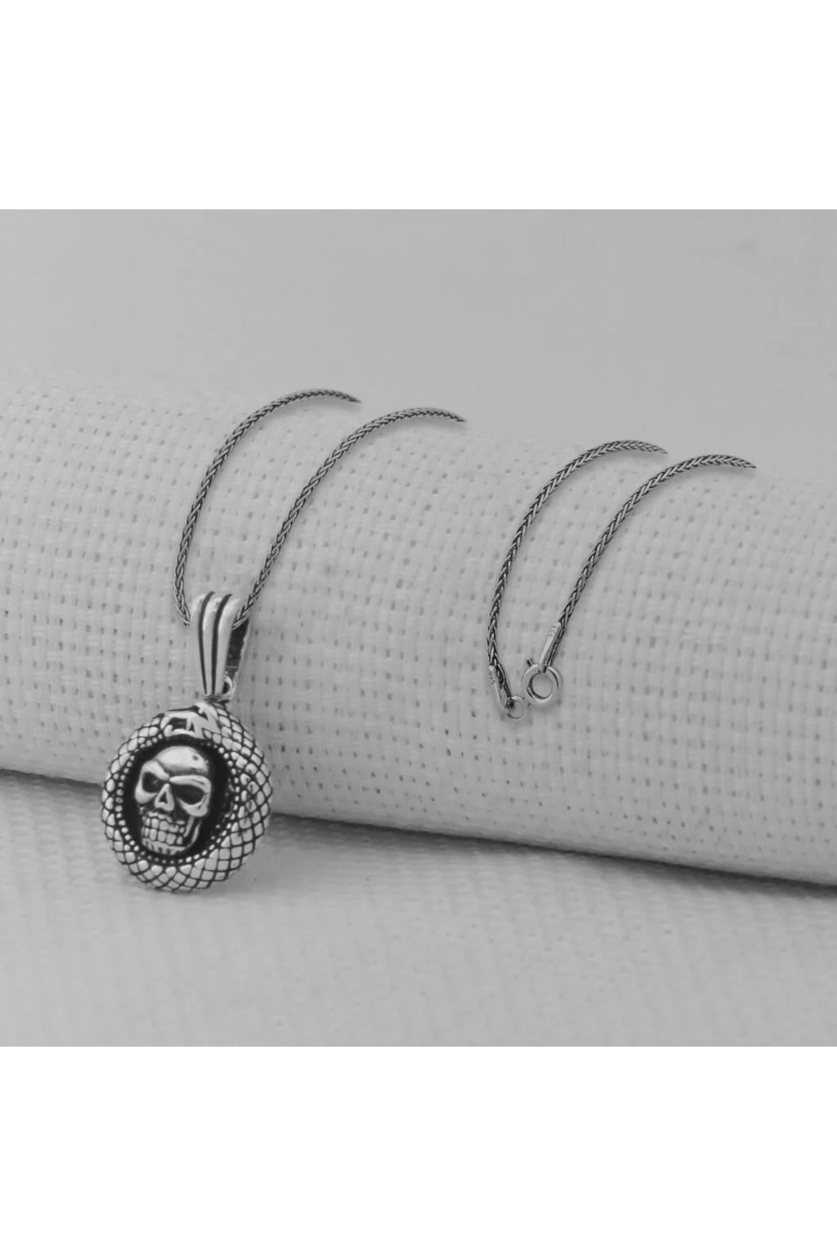 shop Kurukafalı Yılan Tasarımlı 925 Ayar Gümüş Erkek Kolye