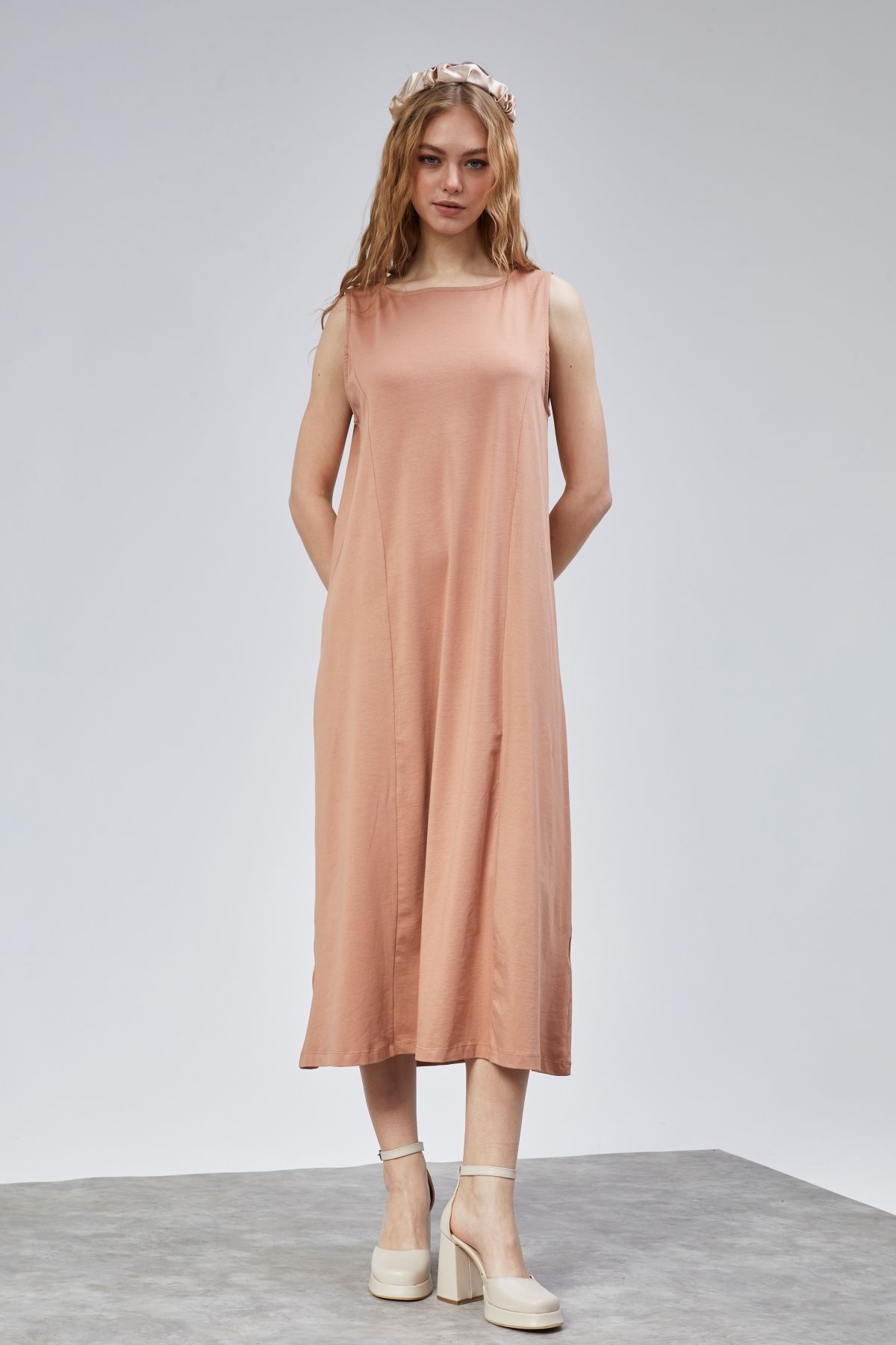 TF The Fancy For You Kadın Halter Yaka Sıfır Kol Düz Oversize Midi Boy Elbise