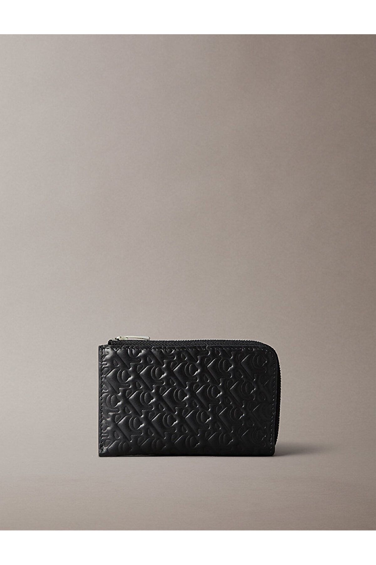Calvin Klein Kadın Fermuarlı CK Monogram Kabartma Logolu Siyah Cüzdan LV04F1069G-UB1