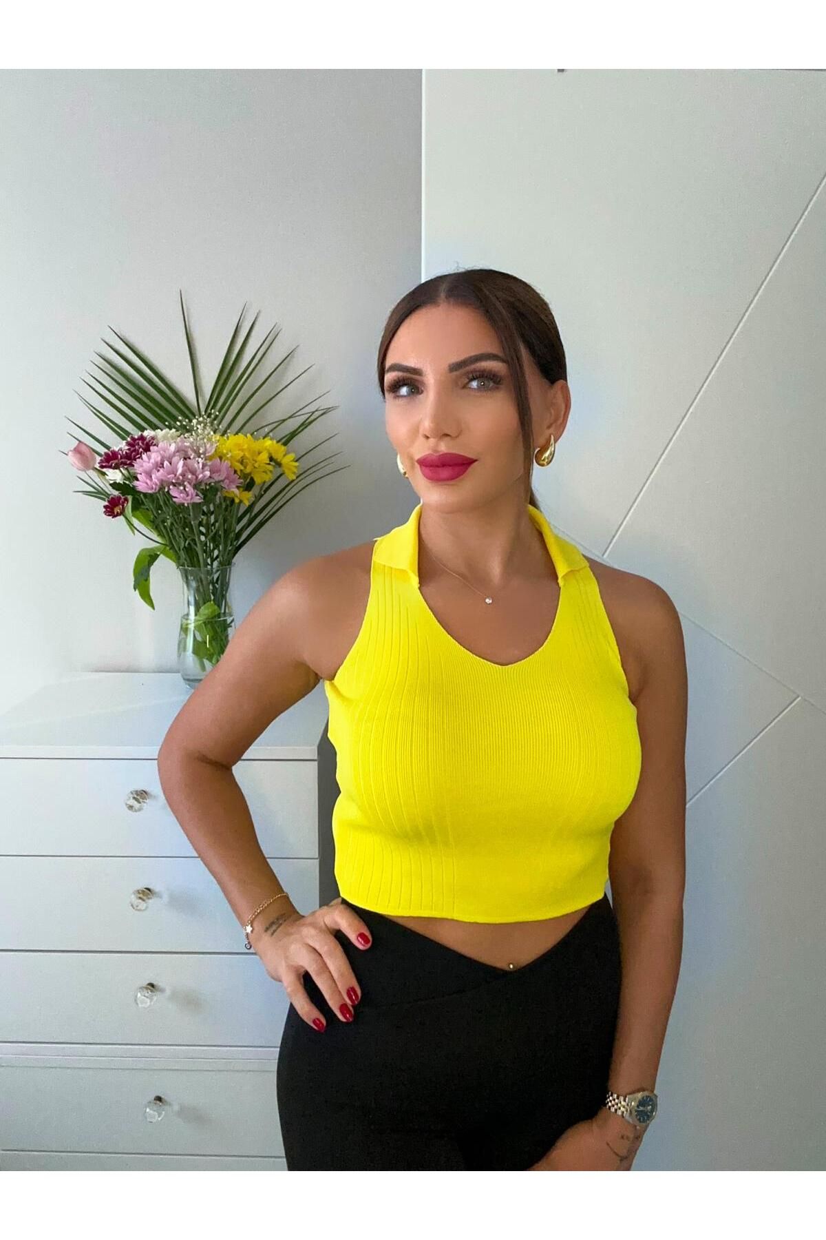 sterktekstil Kadın Yakalı Düz Renk Crop T-Shirt