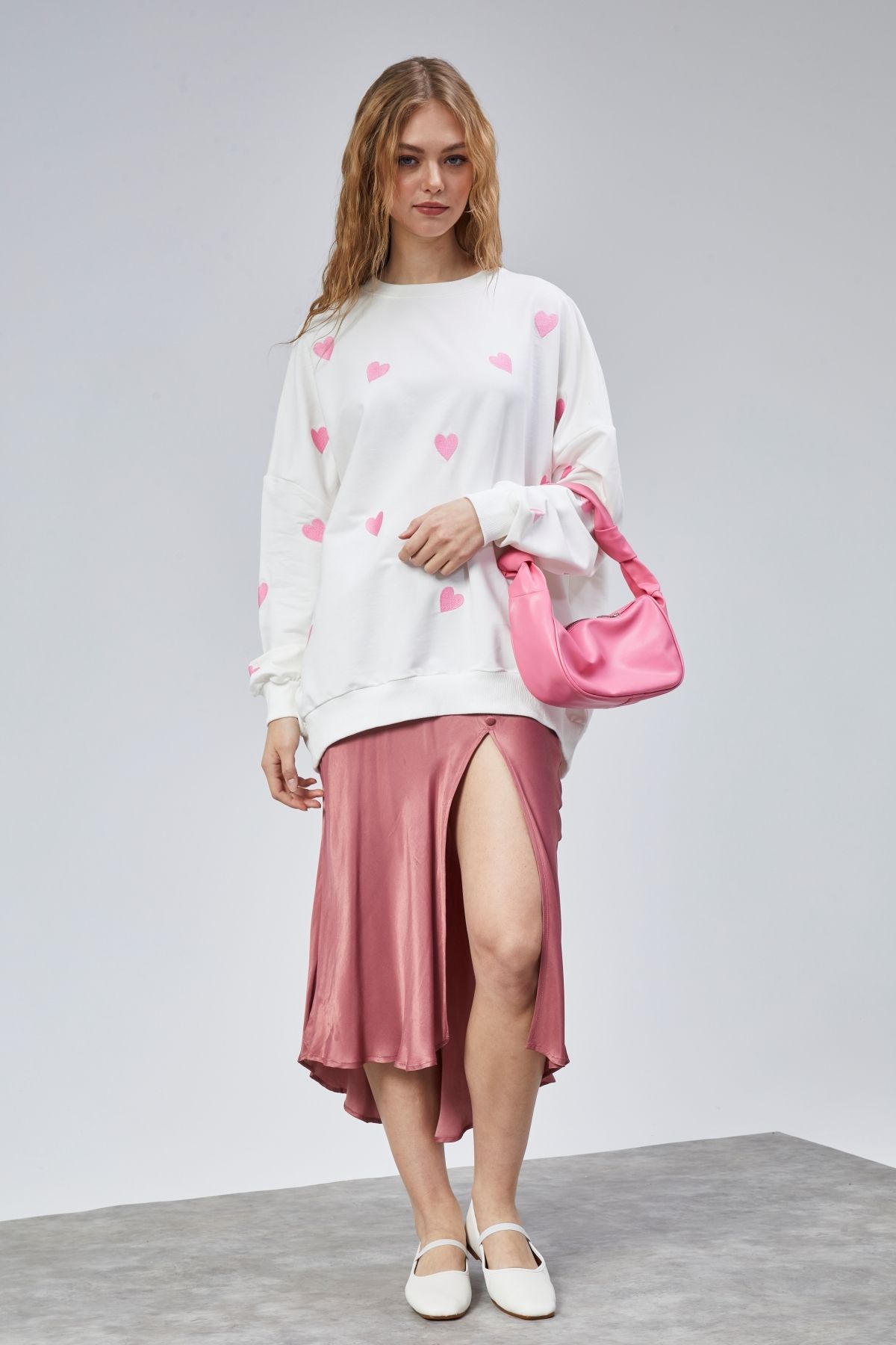 TF The Fancy For You Kadın Bisiklet Yaka Kalp Desenli Oversize Uzun Kollu Sweatsirt