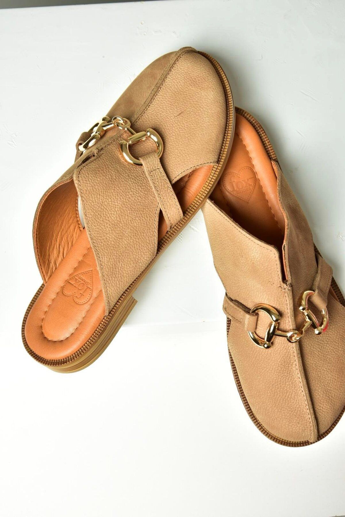 Fox Shoes U944150403 Vizon Hakiki Deri Önü Kapalı Kadın Terlik