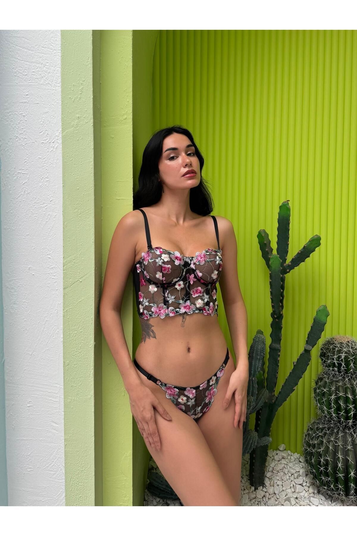 Love Fuchsia Underwear Çiçek Desenli Kapsız Brode Siyah Bustiyer Takım (684T)