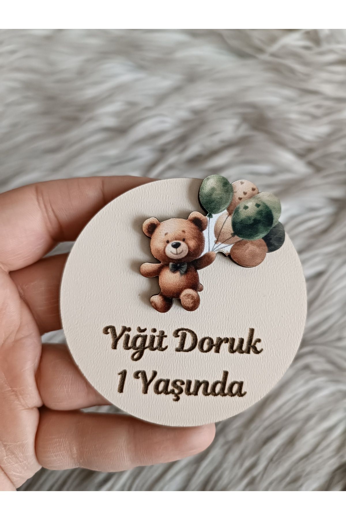 Doğrukan Hediyelik Yeşil balonlu tutan kahverengi ayıcık figürlü yenidoğan doğum günü magnet(10 adet)