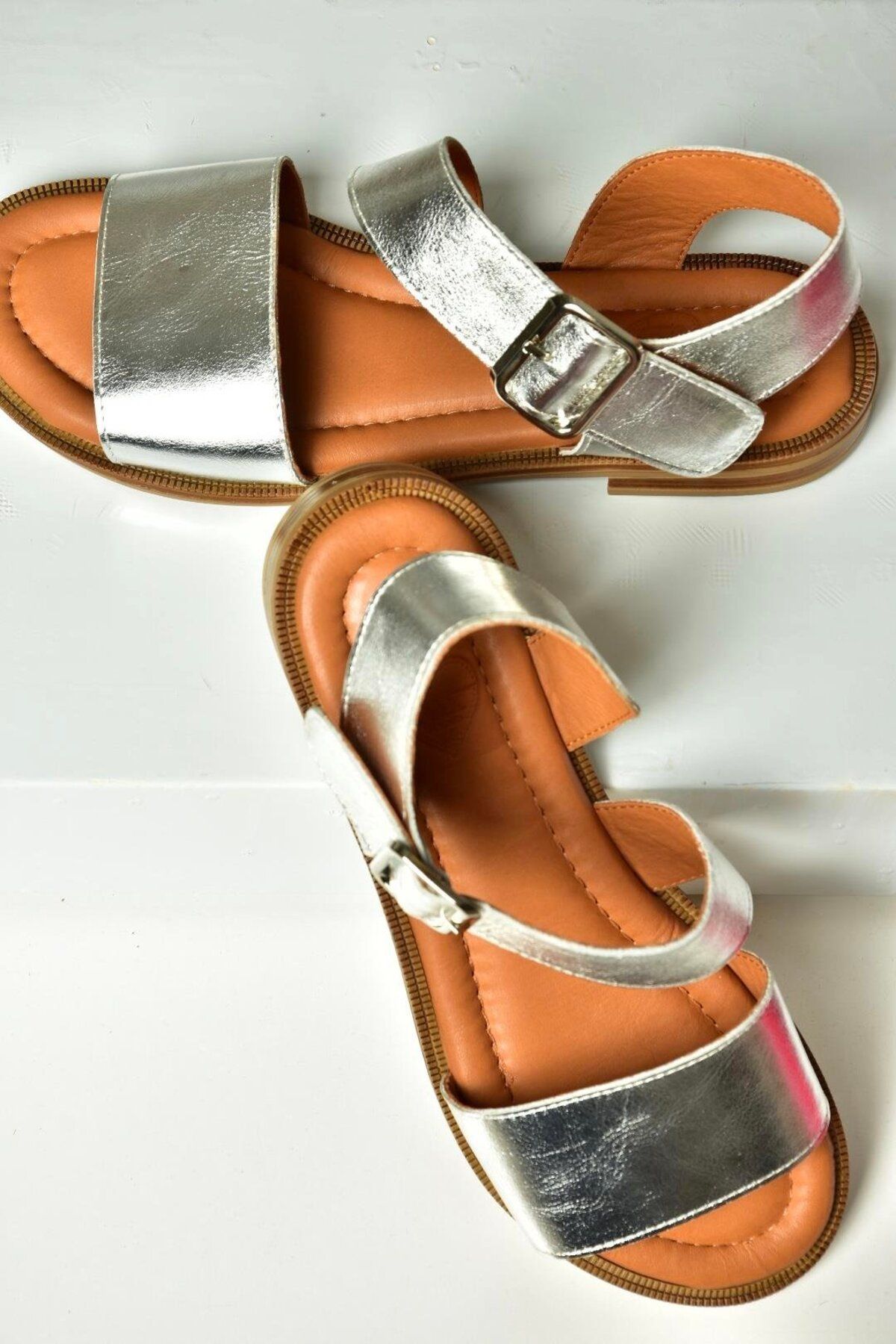 Fox Shoes U944150303 Gümüş Kalın Bantlı Hakiki Deri Kadın Sandalet