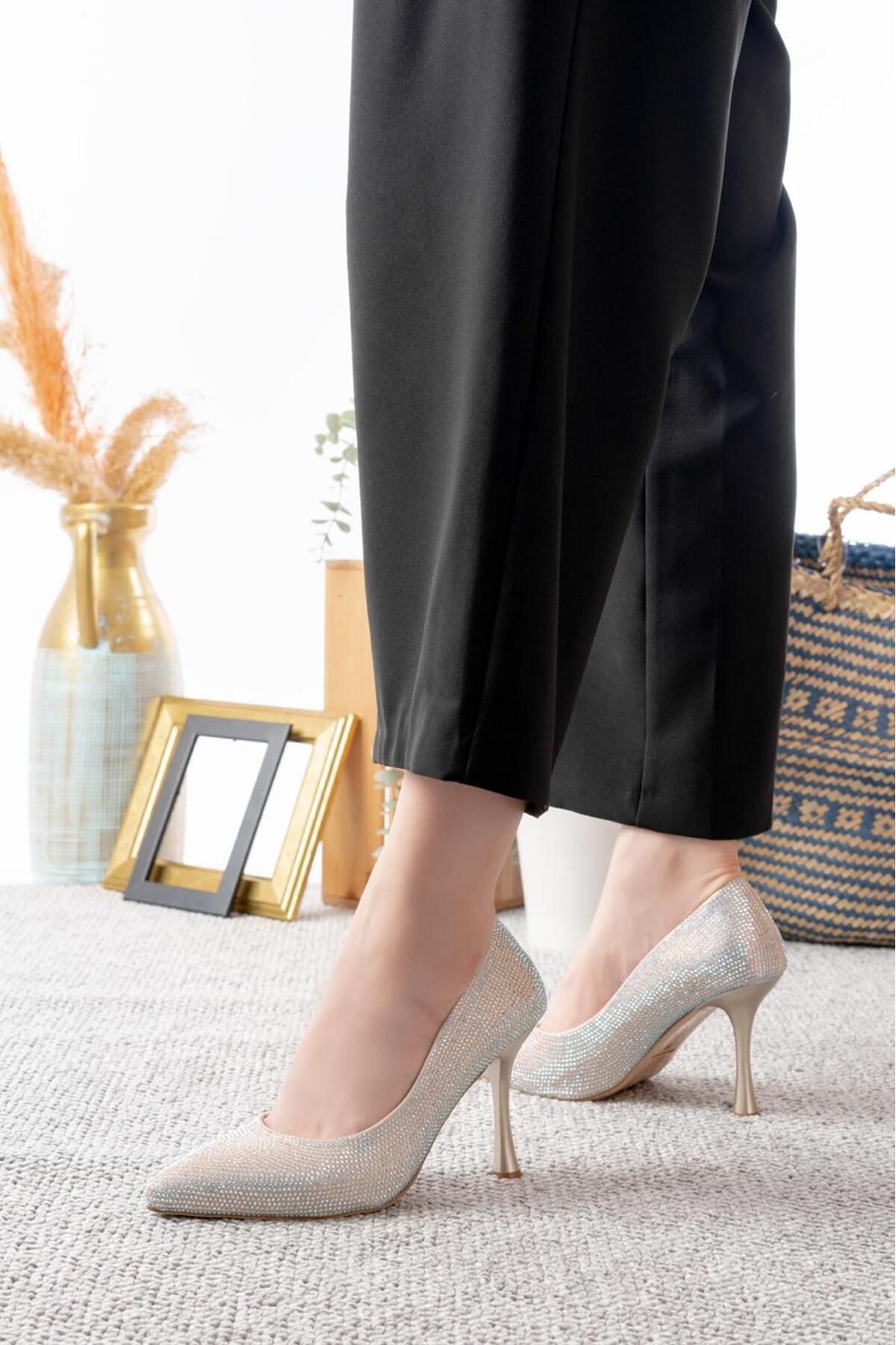 Egepass Işıltılı Taş Detaylı İnce Topuklu Stiletto