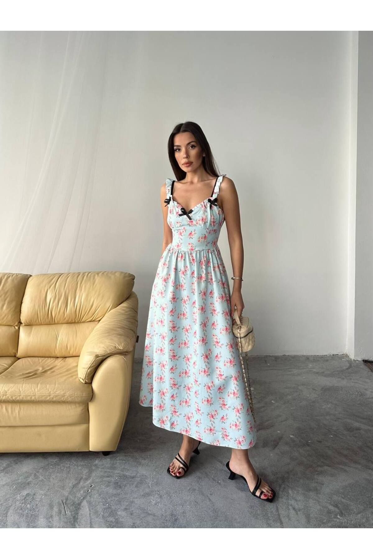 MODA NUR KALIN ASKILI FİYONK DETAYLI DEKOLTELİ RENKLİ ÇİÇEKLİ ELBİSE