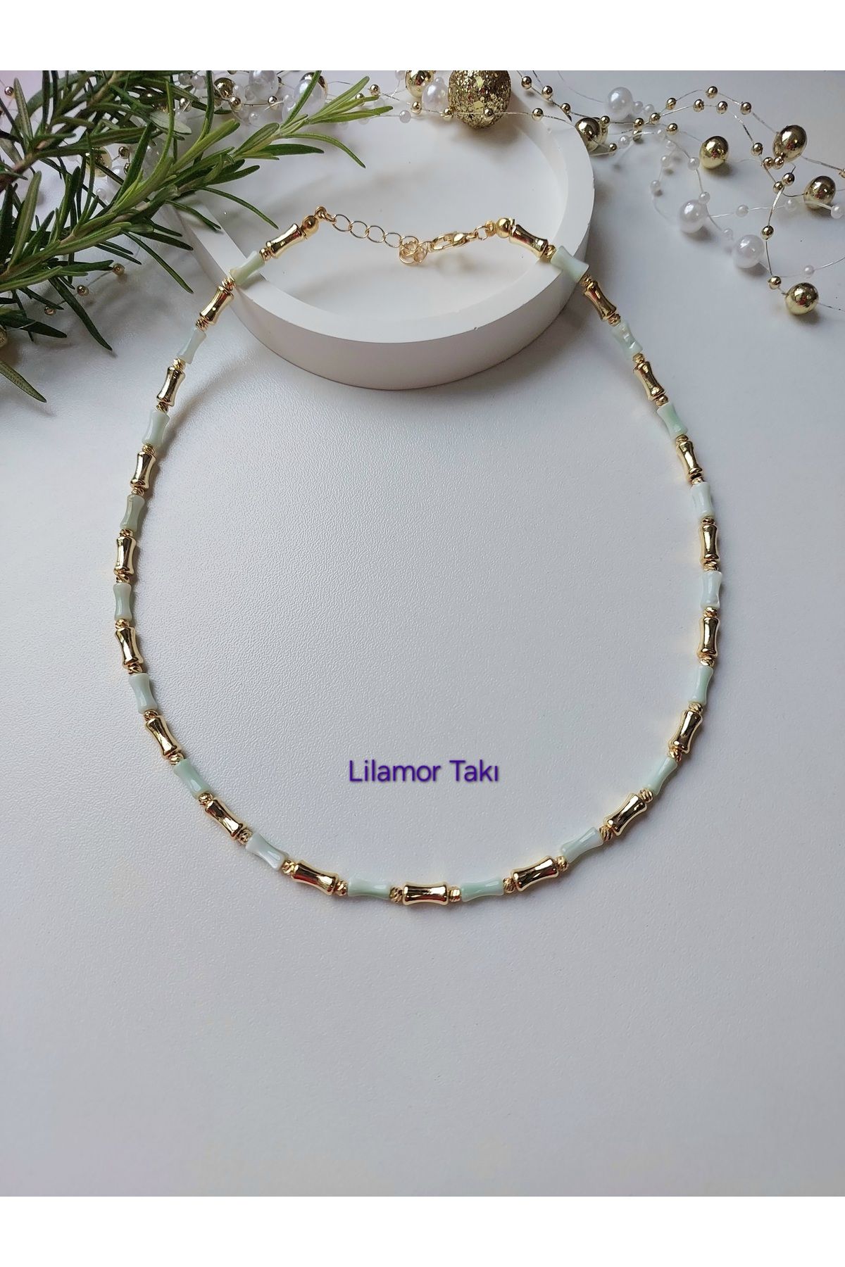 Lilamor Gold Renk ve Dorika Detaylı Yeşil Kemik Boncuk Kolye
