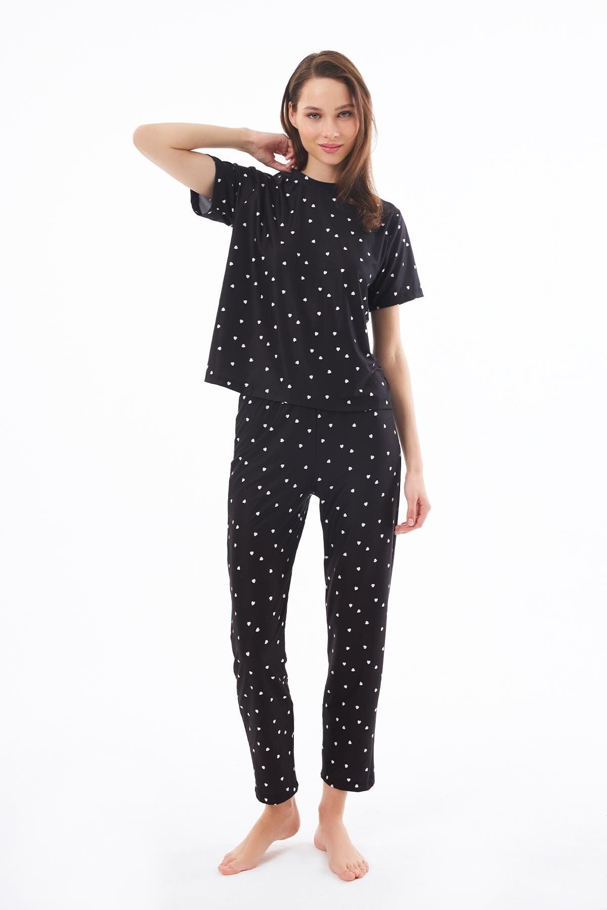Cottonhill Premium Kadın Pijama Takımı Siyah Kalp Desenli Yumuşak Dokulu Kısa Kollu Bisiklet Yaka