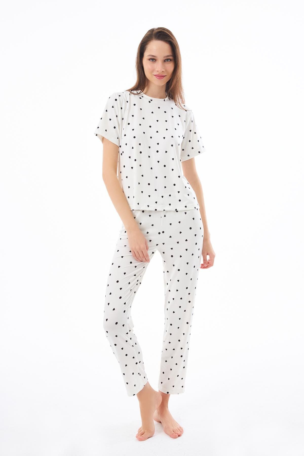 Cottonhill Premium Kadın Pijama Takımı Krem Kalp Desenli Yumuşak Dokulu Kısa Kollu Bisiklet Yaka