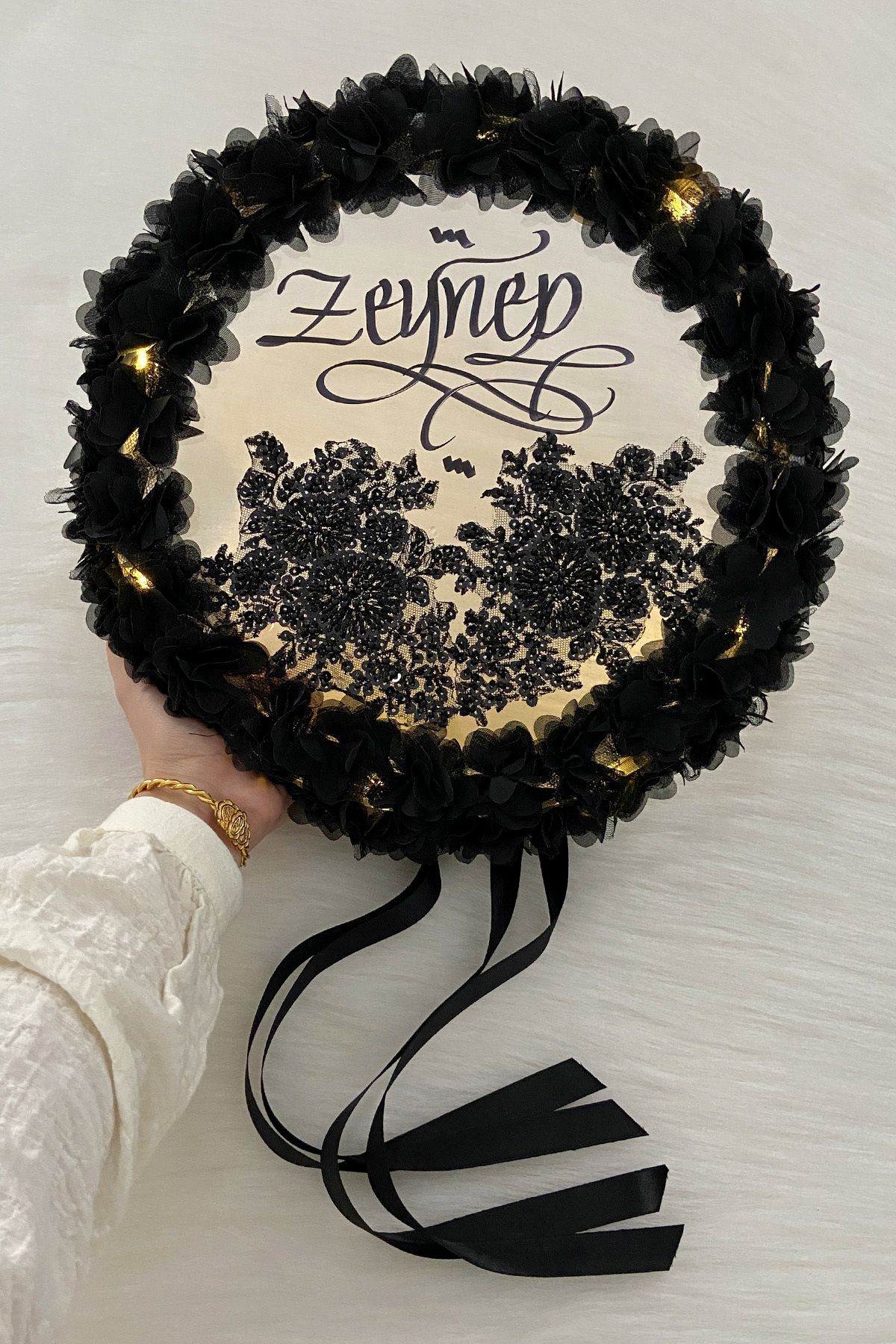 ZEYMERADE Siyah Ledli Şeffaf Kaligrafi Gelin Tefi 32cm Vip Güpürlü Ve 3d Çiçek Düğün Kına Nedime Bride Parti