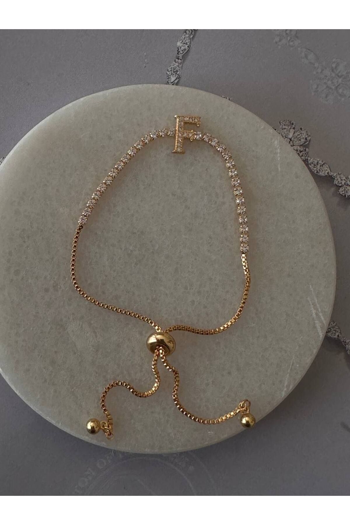 Esmeray Aksesuar Gold Renk Zirkon Taşlı Rodyum Kaplama ( F ) Harfli Su Yolu Asansör Bileklik