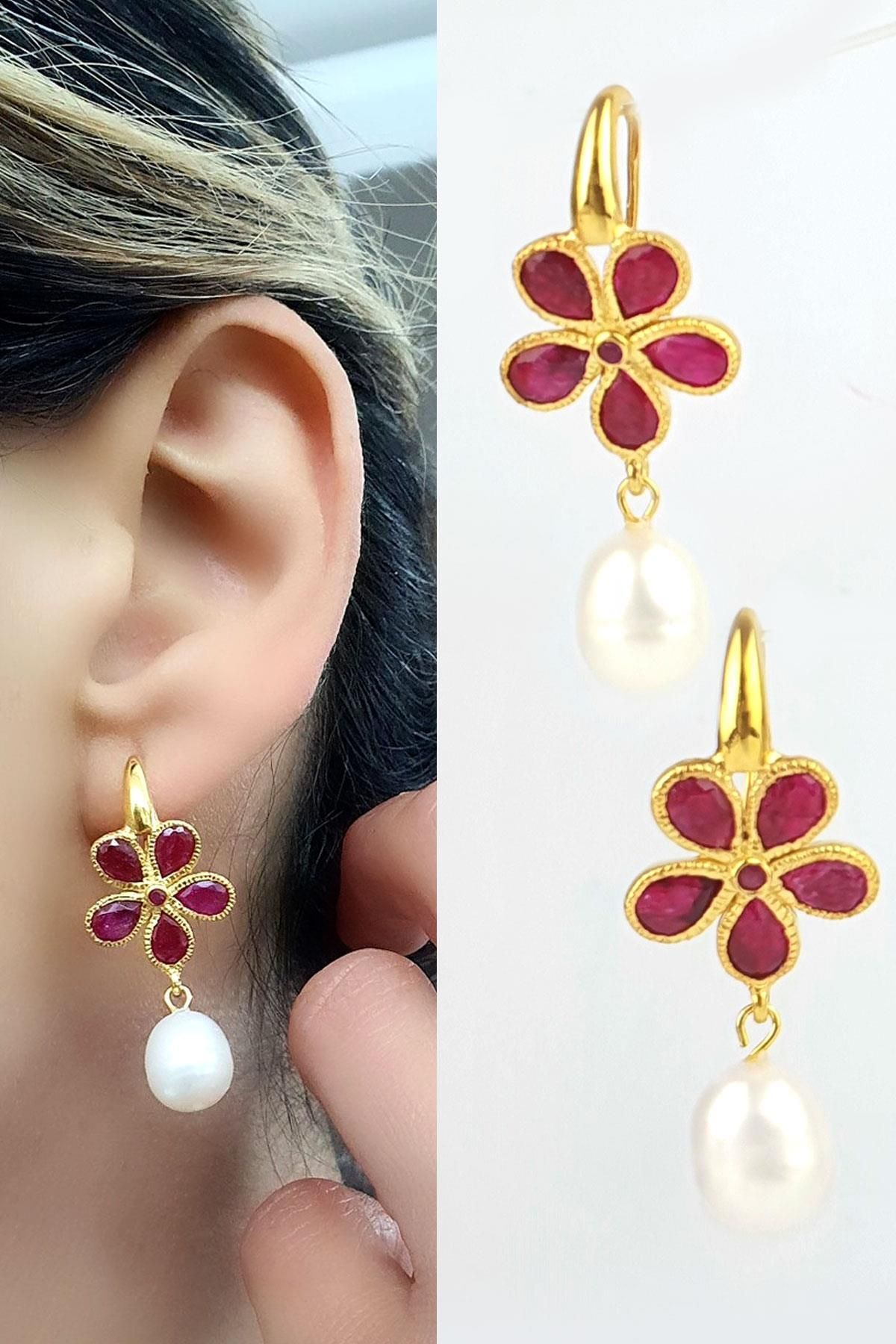 OSESHOP OSEAN MYSTIQUE Barok inci ve yakut taşlı 925ayar gümüş Üzerine altın kaplama Tasarım Çiçek küpe