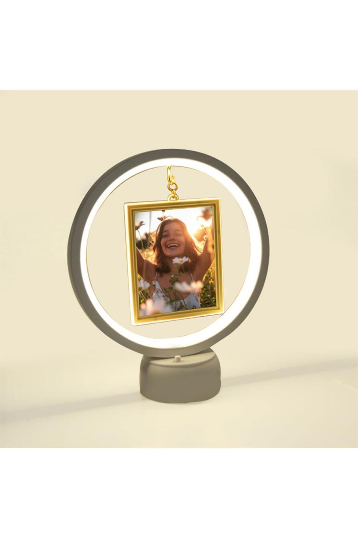Elioure Işıklı Yuvarlak ve Kare Fotoğraf Çerçevesi, şık ve modern dekorasyon için ideal.