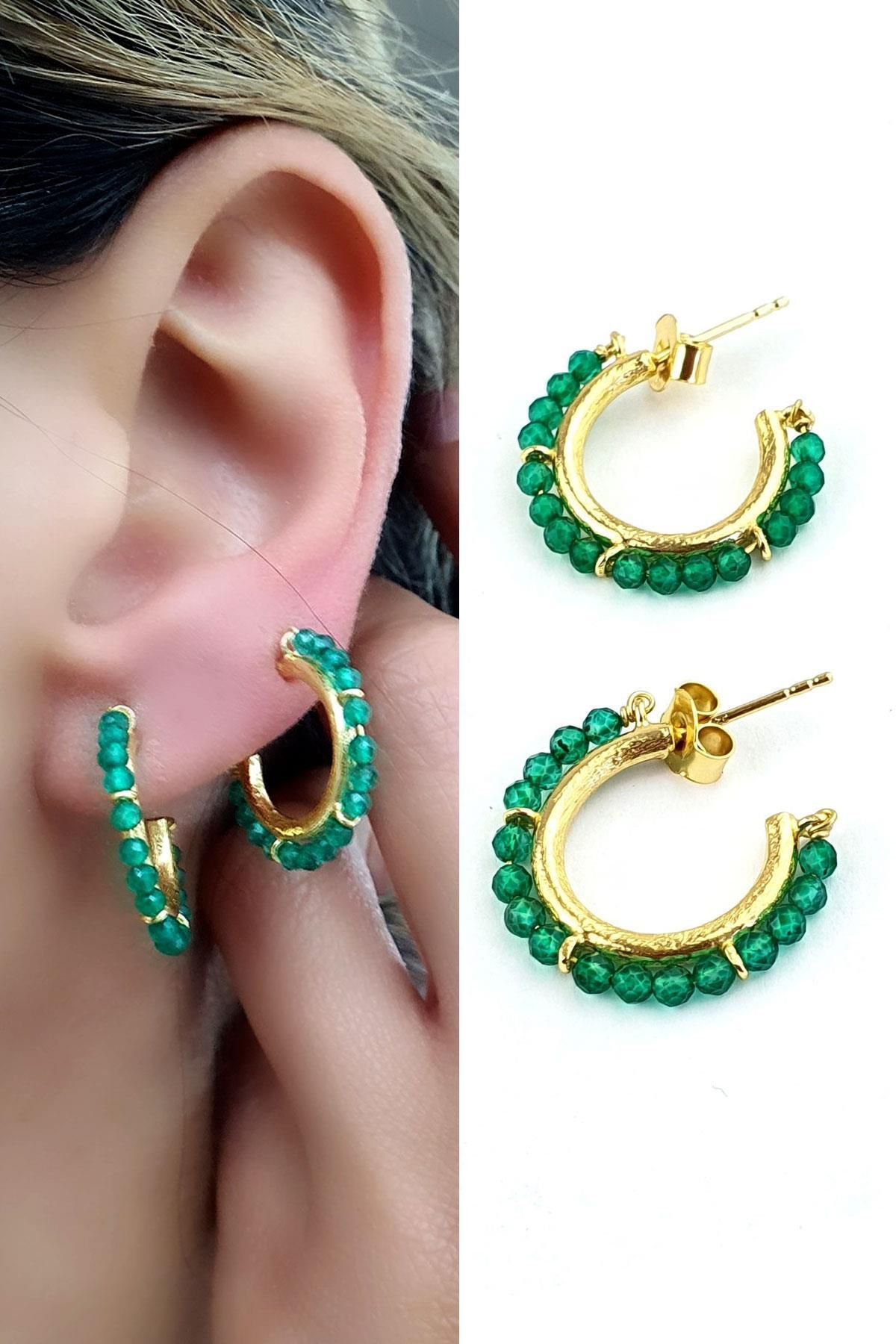 OSESHOP Kök zümrüt taşlı 925ayar gümüş üzerine altın kaplama Yarım Halka Küpe