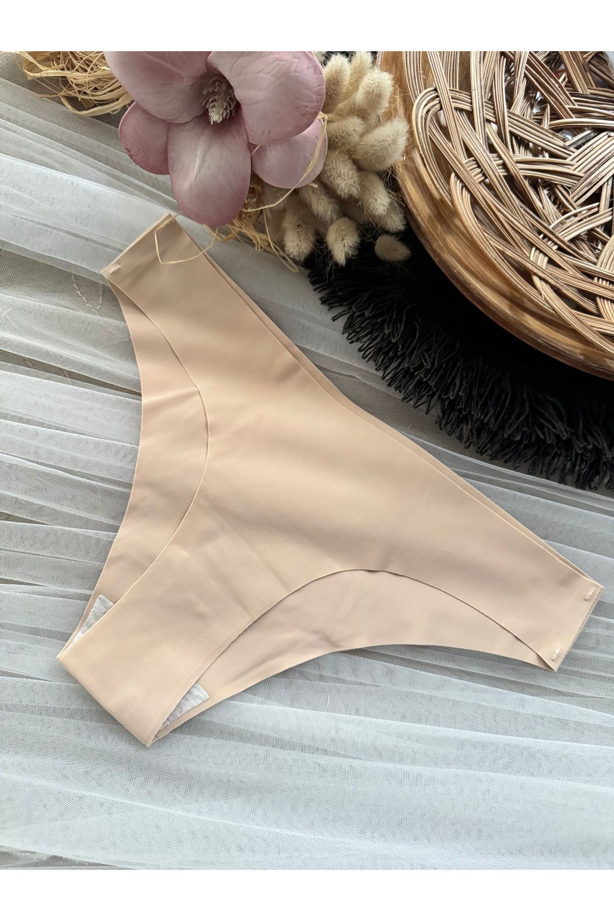 MODA DESENLİ LAZER KESİM İÇ ÇAMAŞİR