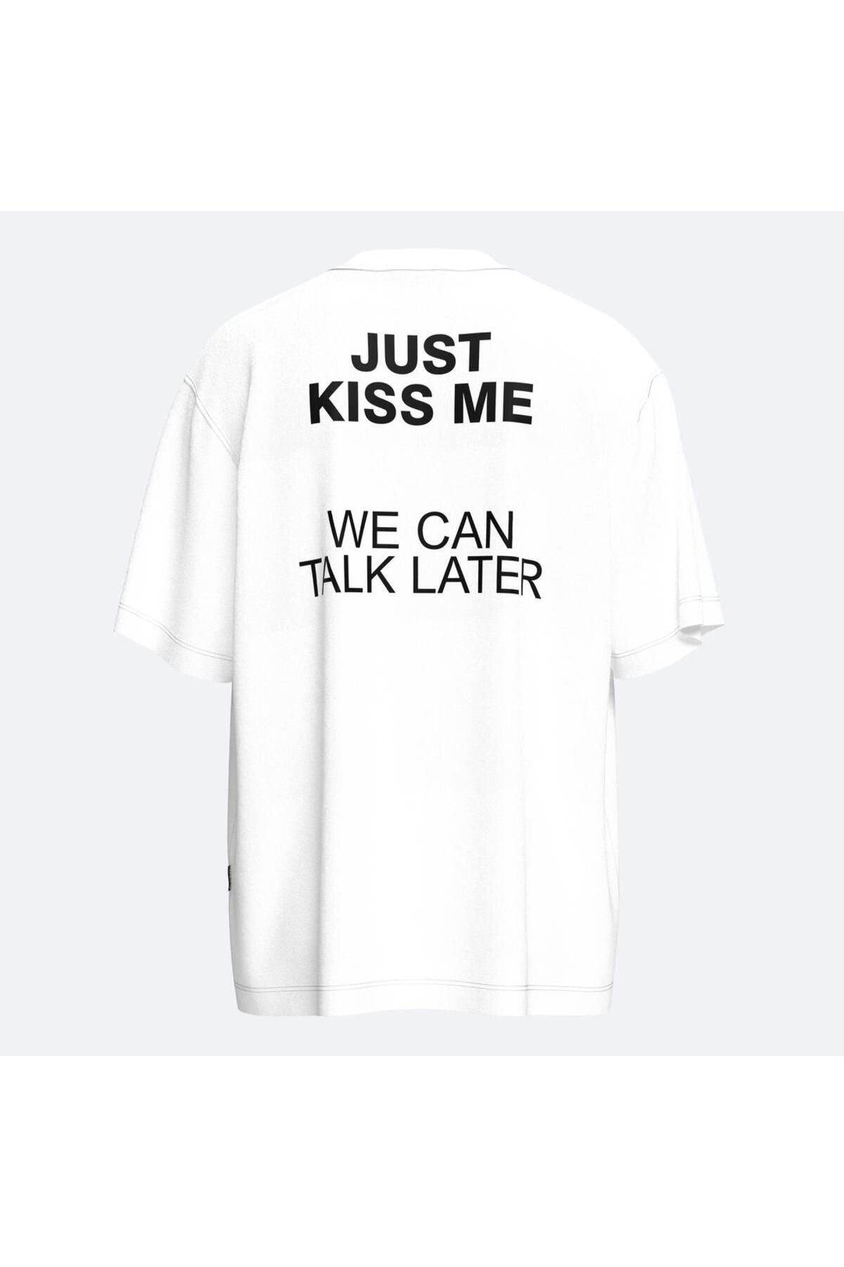 Shout Oversize Just Kiss Me Unisex T-Shirt