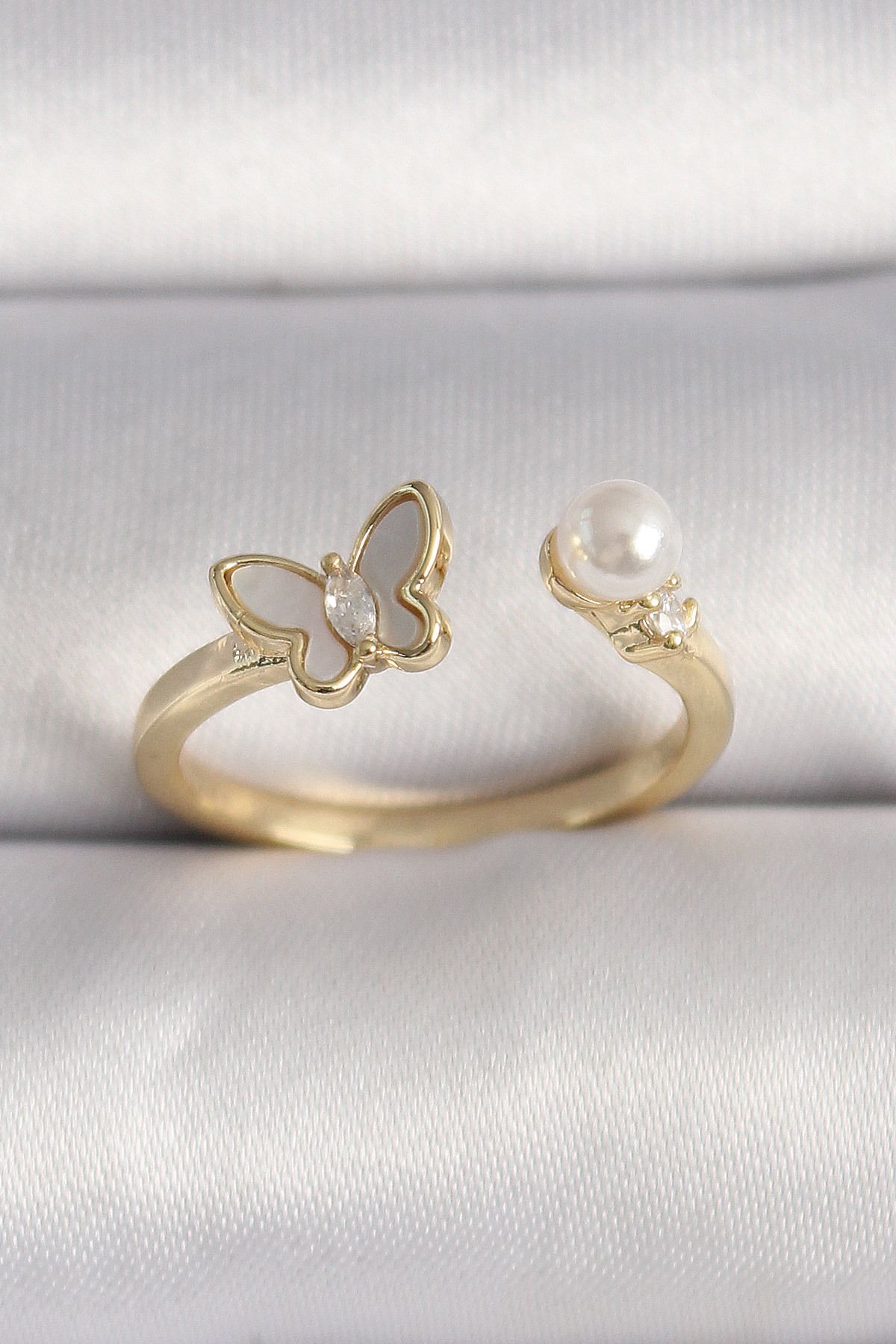 Angel Of Life Pirinç Gold Renk Zirkon Taş Detaylı Beyaz Mineli Kelebek Model İnci Detay Ayarlanabilir Yüzük - TJ-B