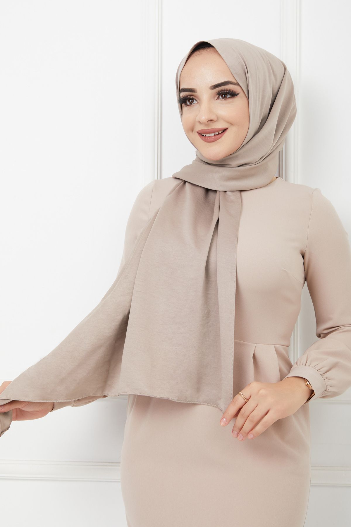 Butik ”%100 İpek Zarafeti | Lüks Dokunuşlu Şal Modeli.